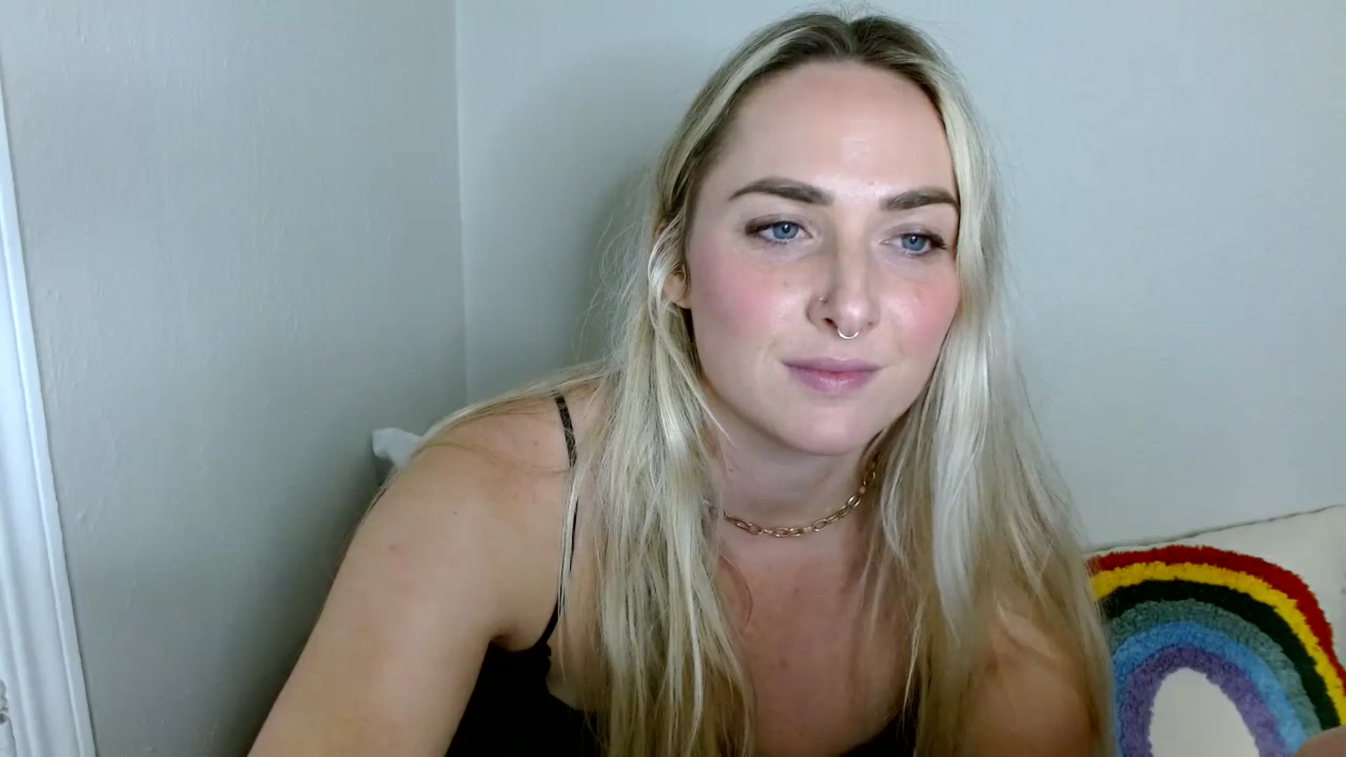 Gallery image thumbnail from OliviaQuinnn's myfreecams stream on, 12/04/2023, 02:35 image 6 of 20