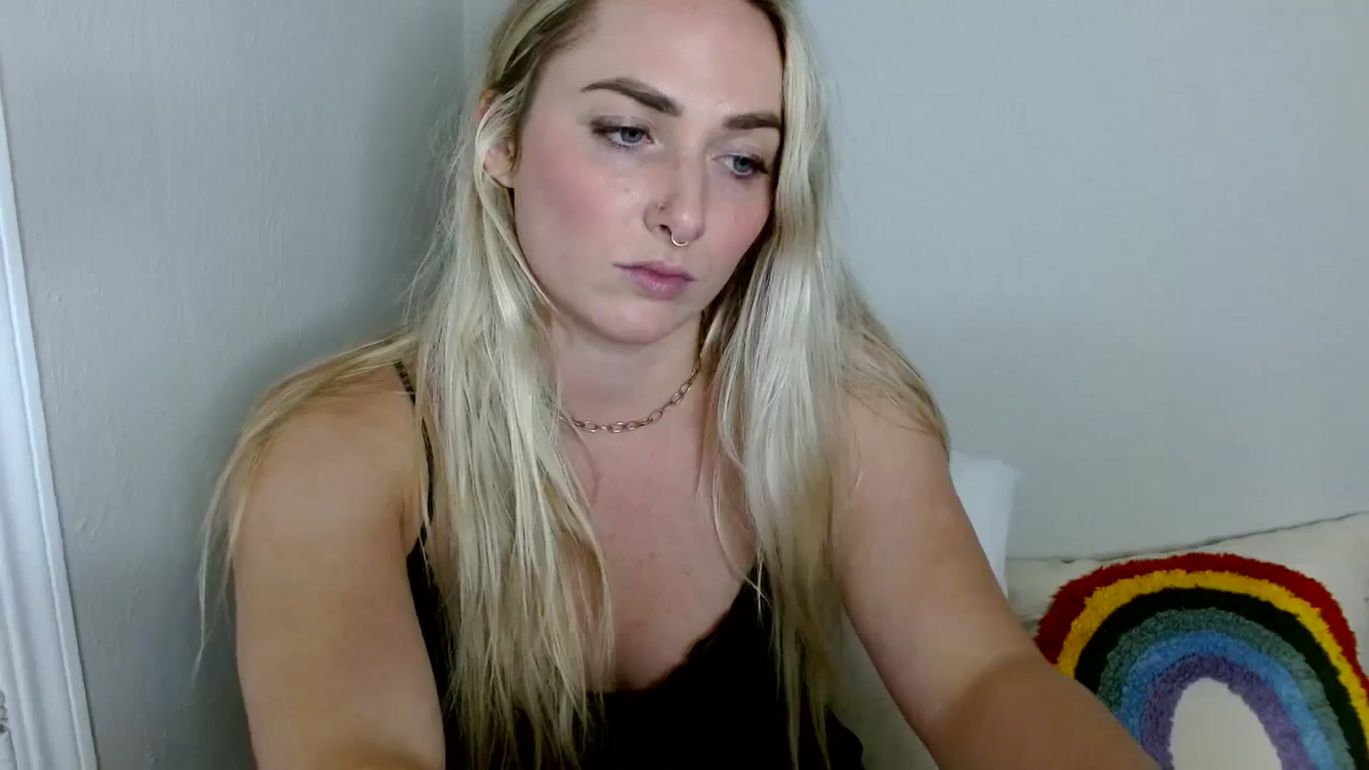 Gallery image thumbnail from OliviaQuinnn's myfreecams stream on, 12/04/2023, 02:35 image 2 of 20