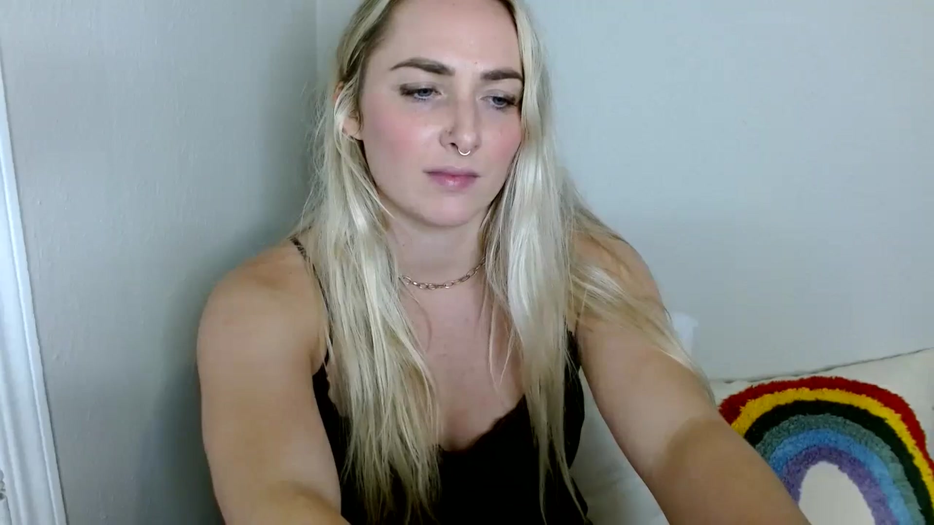 Gallery image thumbnail from OliviaQuinnn's myfreecams stream on, 12/04/2023, 02:35 image 8 of 20