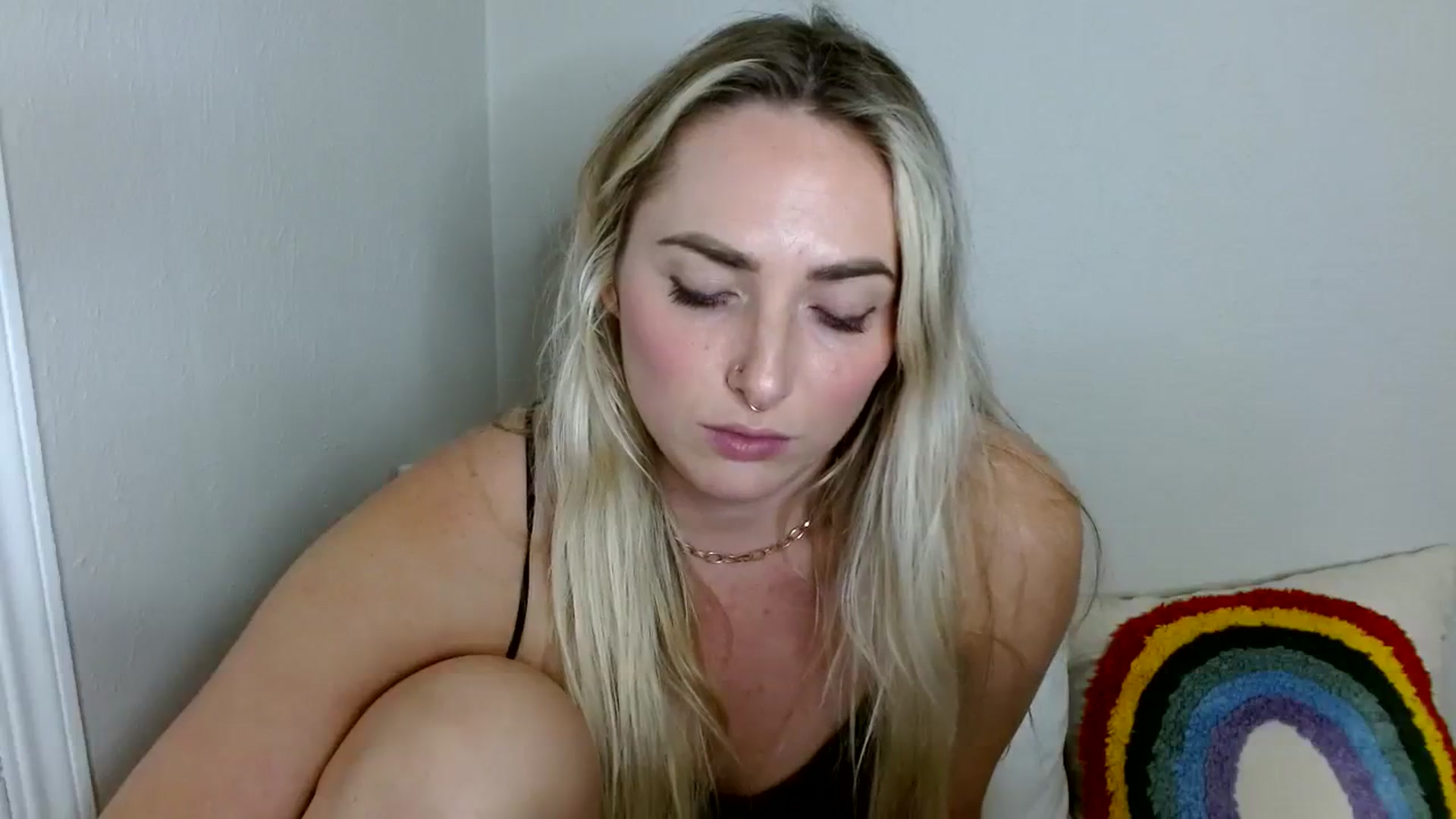 Gallery image thumbnail from OliviaQuinnn's myfreecams stream on, 12/04/2023, 02:35 image 16 of 20