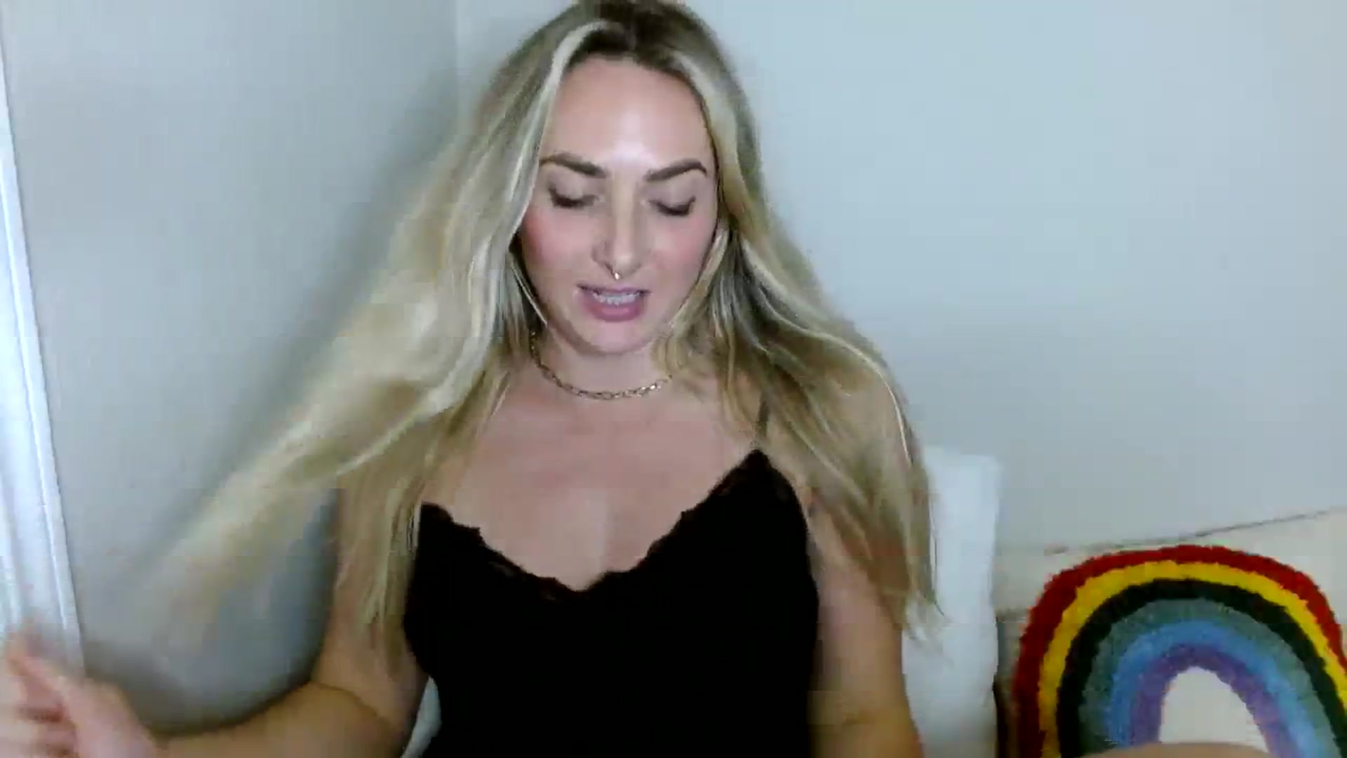 Gallery image thumbnail from OliviaQuinnn's myfreecams stream on, 12/04/2023, 04:22 image 3 of 20