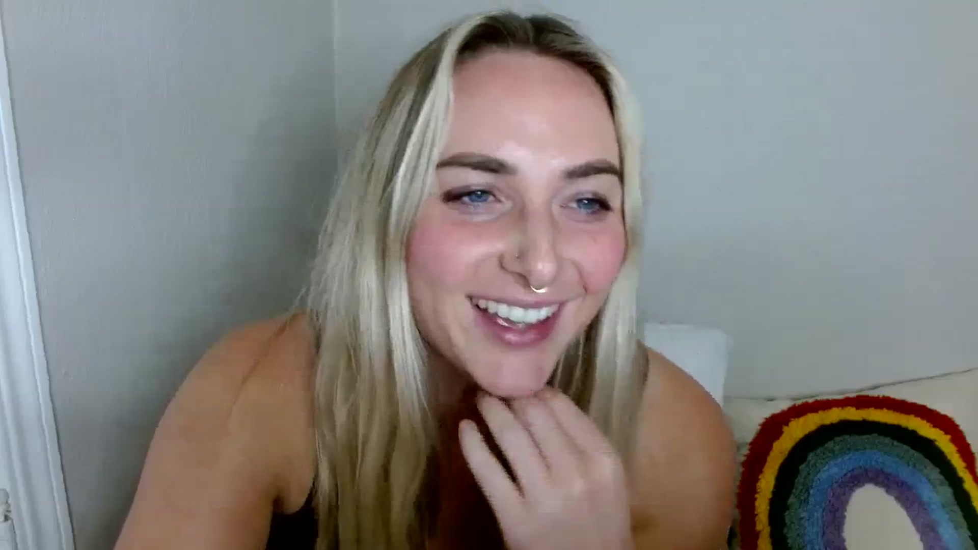 Gallery image thumbnail from OliviaQuinnn's myfreecams stream on, 12/04/2023, 04:22 image 8 of 20
