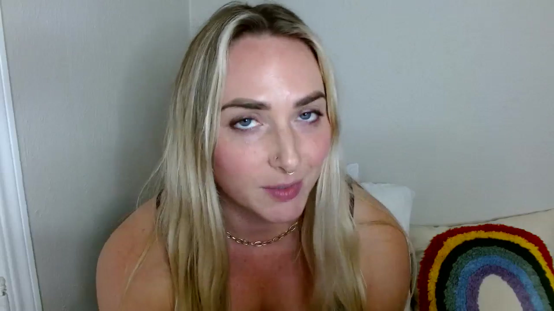 Gallery image thumbnail from OliviaQuinnn's myfreecams stream on, 12/04/2023, 04:22 image 9 of 20