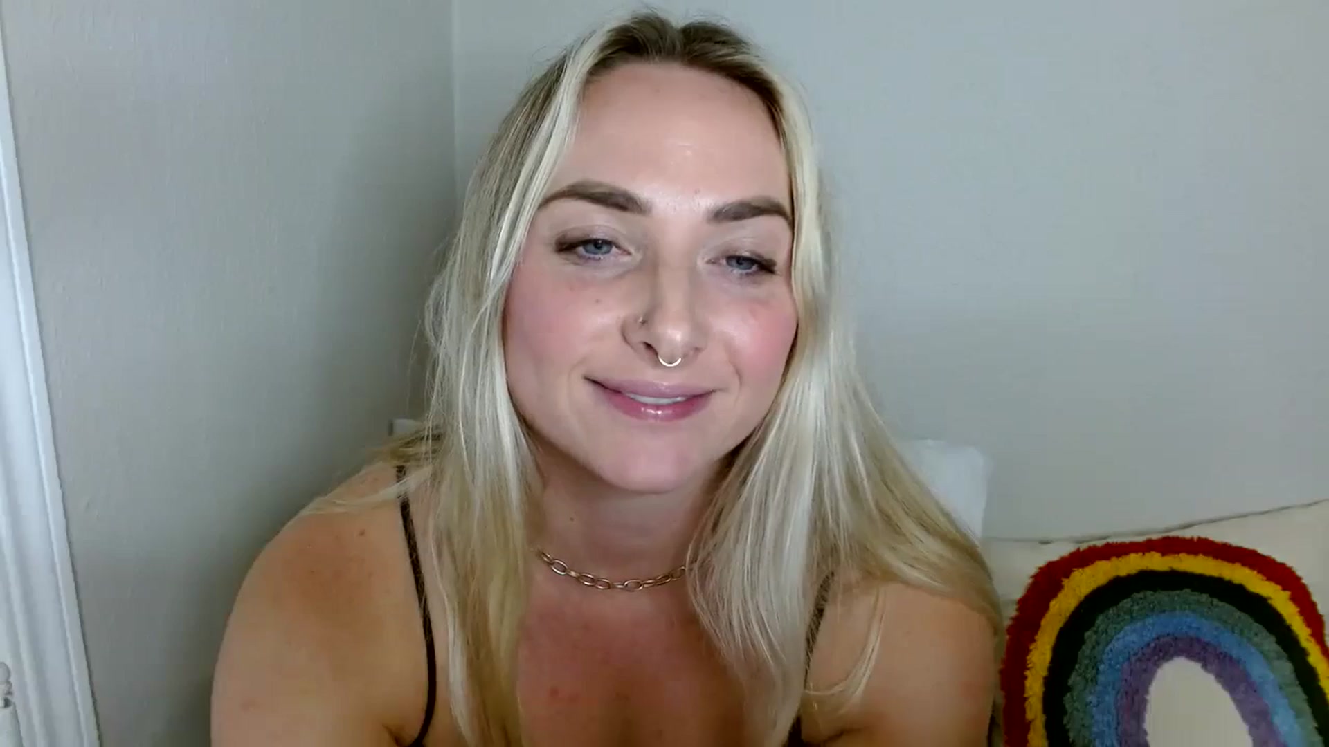Gallery image thumbnail from OliviaQuinnn's myfreecams stream on, 12/04/2023, 04:22 image 2 of 20