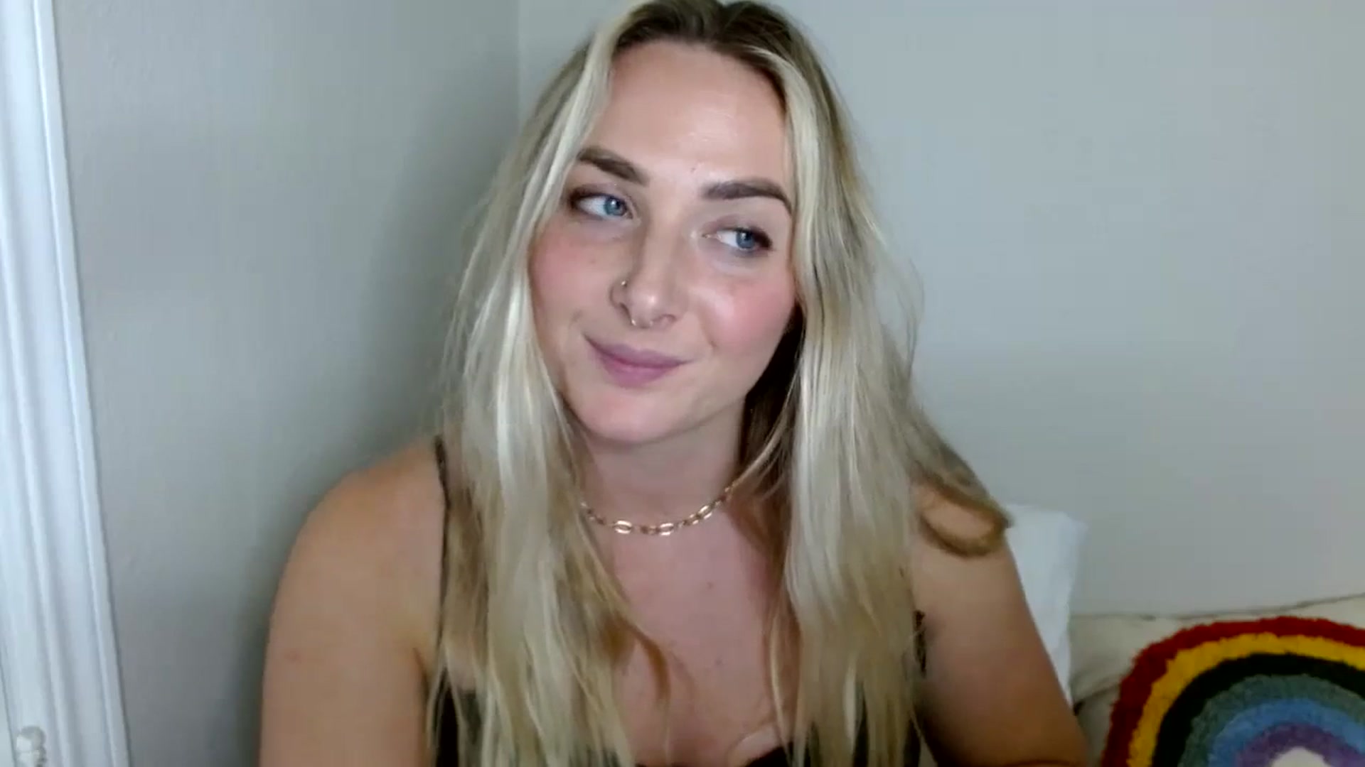 Gallery image thumbnail from OliviaQuinnn's myfreecams stream on, 12/04/2023, 04:22 image 16 of 20