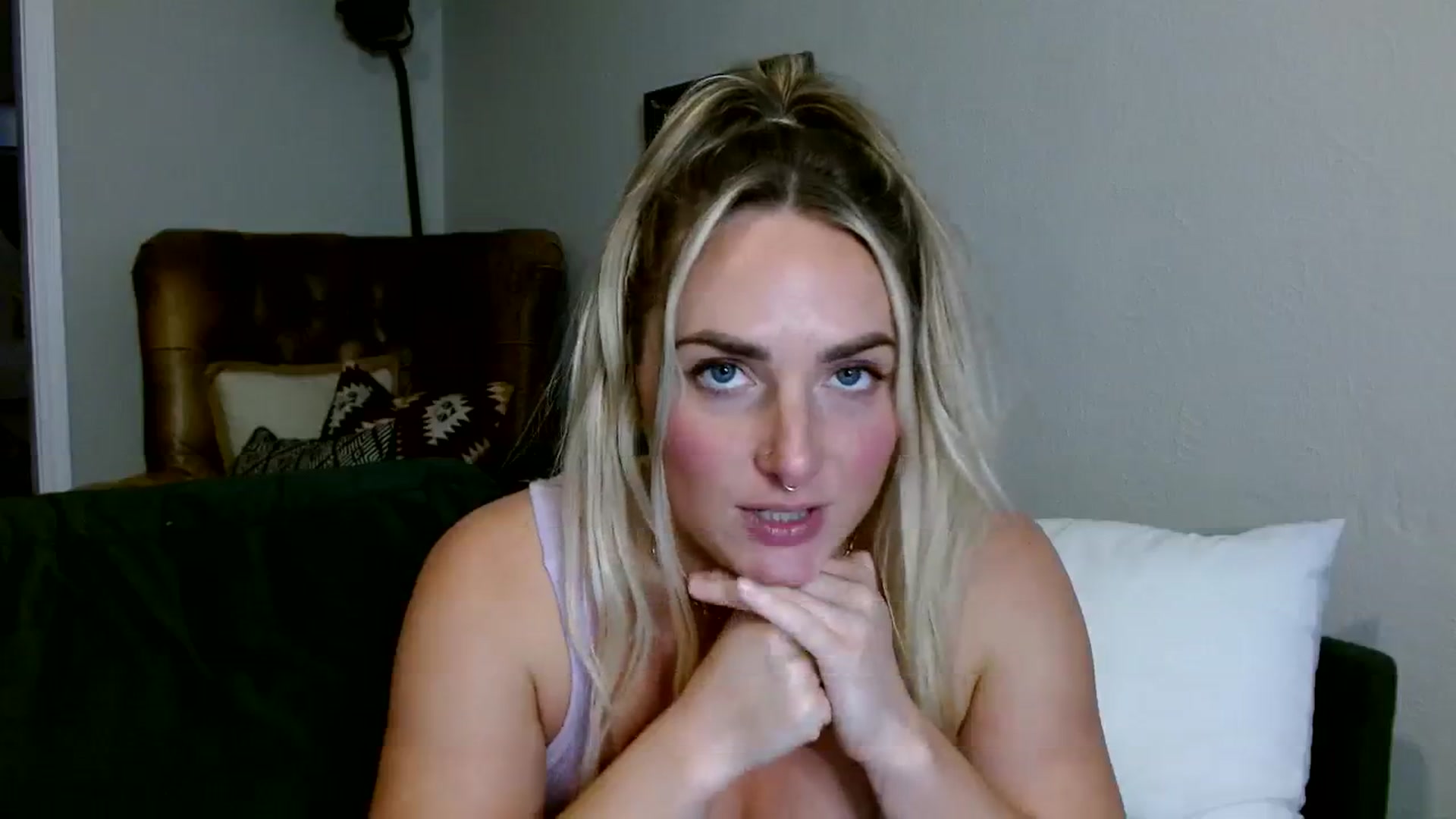 Gallery image thumbnail from OliviaQuinnn's myfreecams stream on, 12/06/2023, 24:16 image 6 of 20