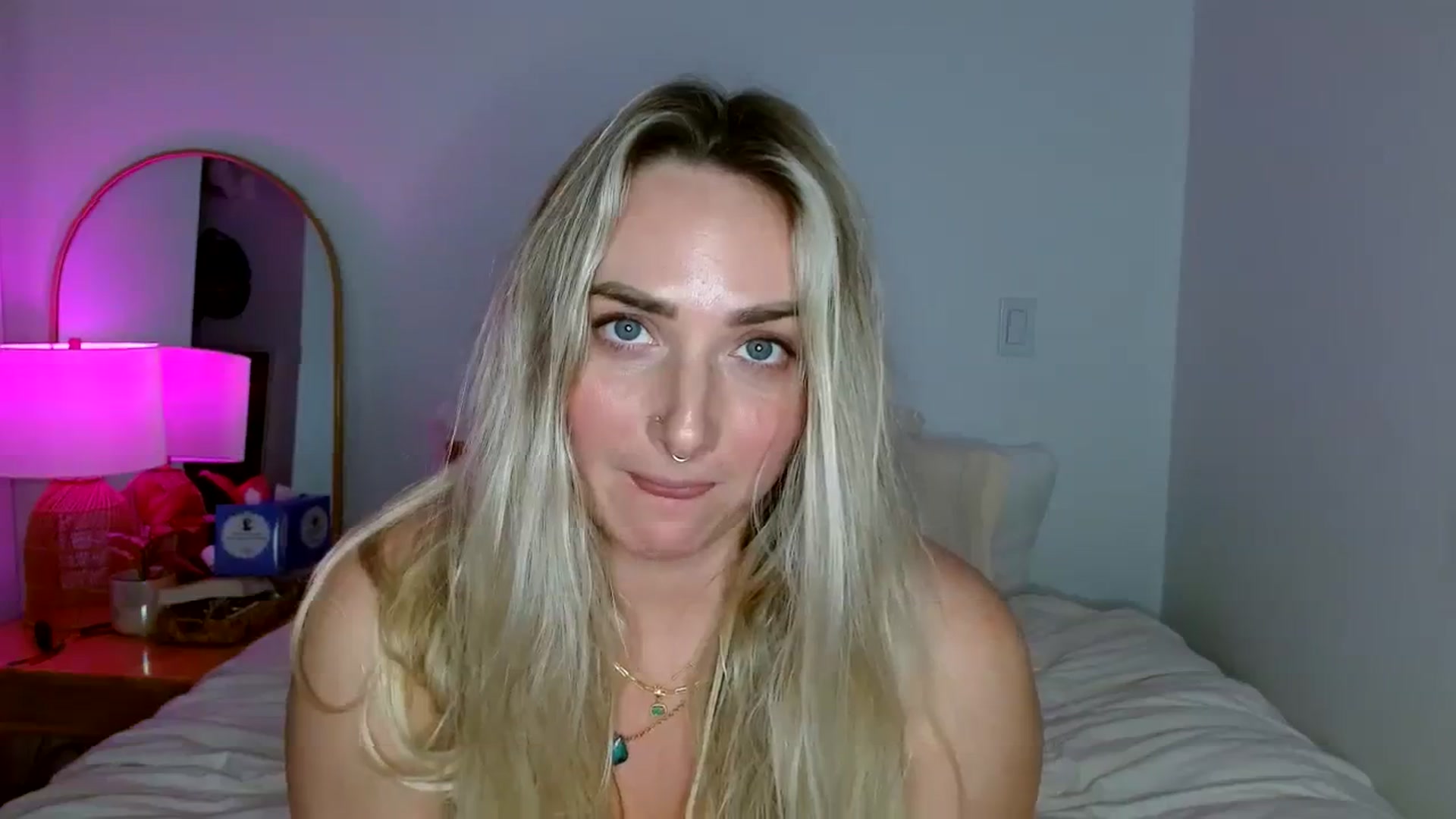 Gallery image thumbnail from OliviaQuinnn's myfreecams stream on, 12/28/2023, 03:52 image 3 of 20