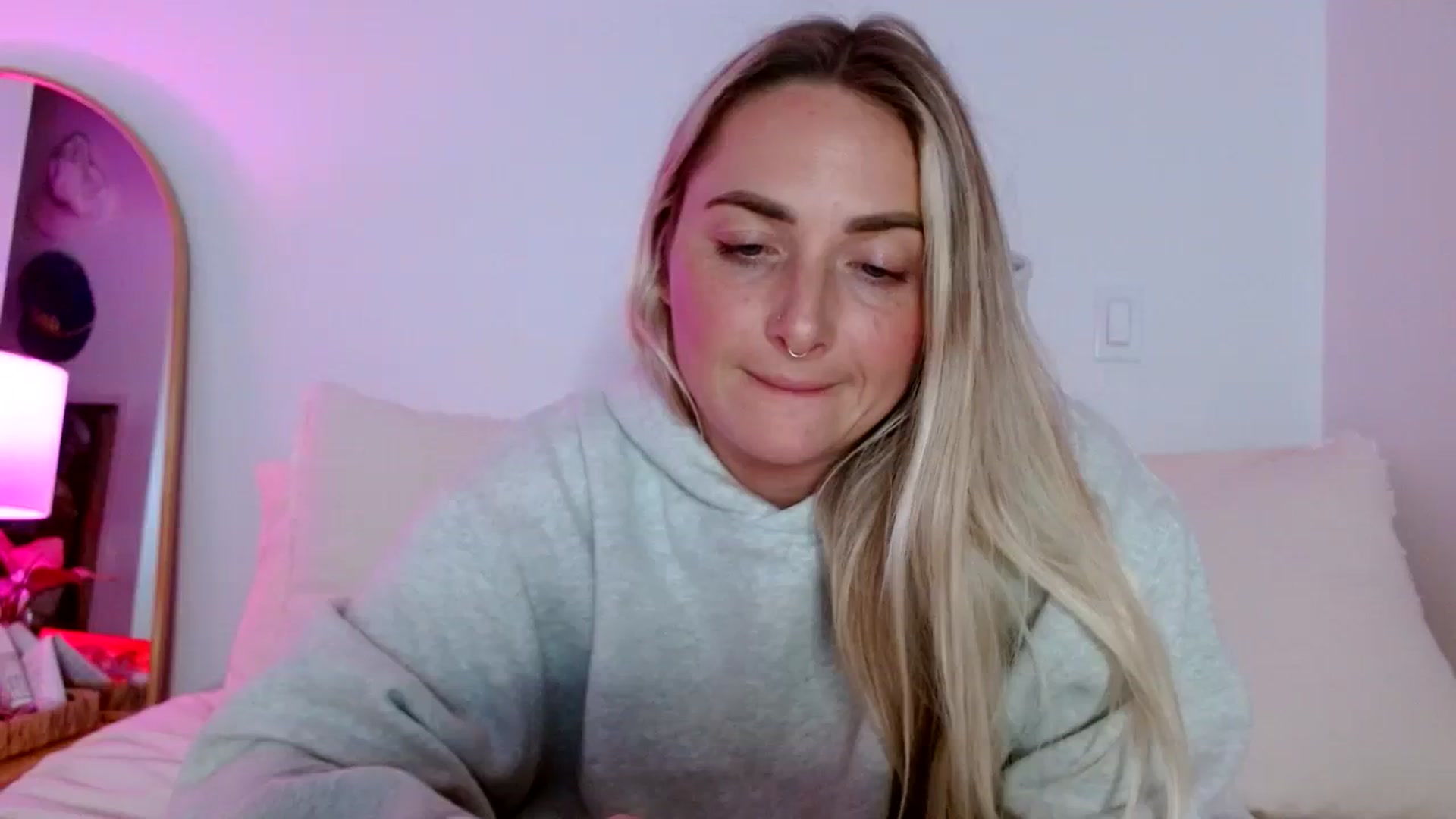 Gallery image thumbnail from OliviaQuinnn's myfreecams stream on, 01/09/2024, 06:20 image 18 of 20