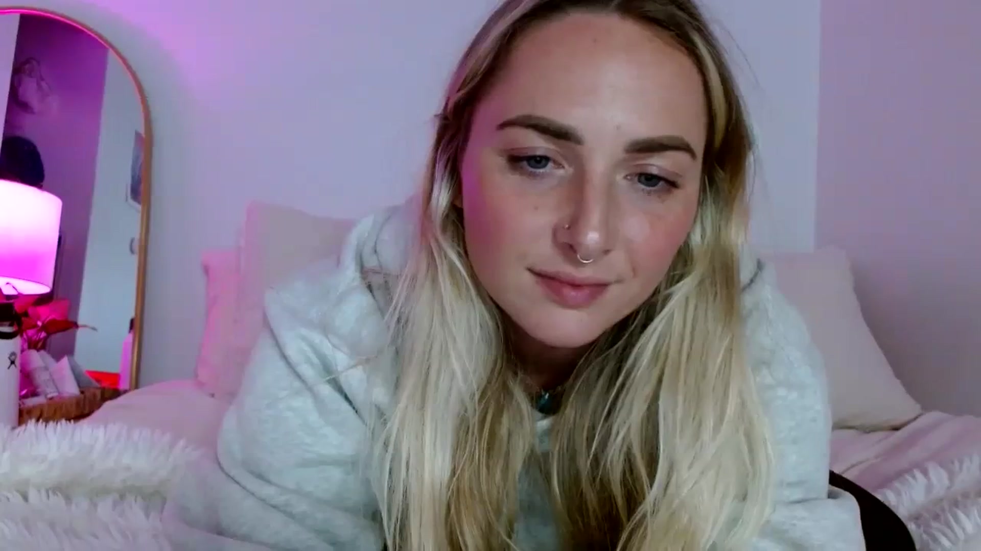 Gallery image thumbnail from OliviaQuinnn's myfreecams stream on, 01/09/2024, 06:20 image 7 of 20