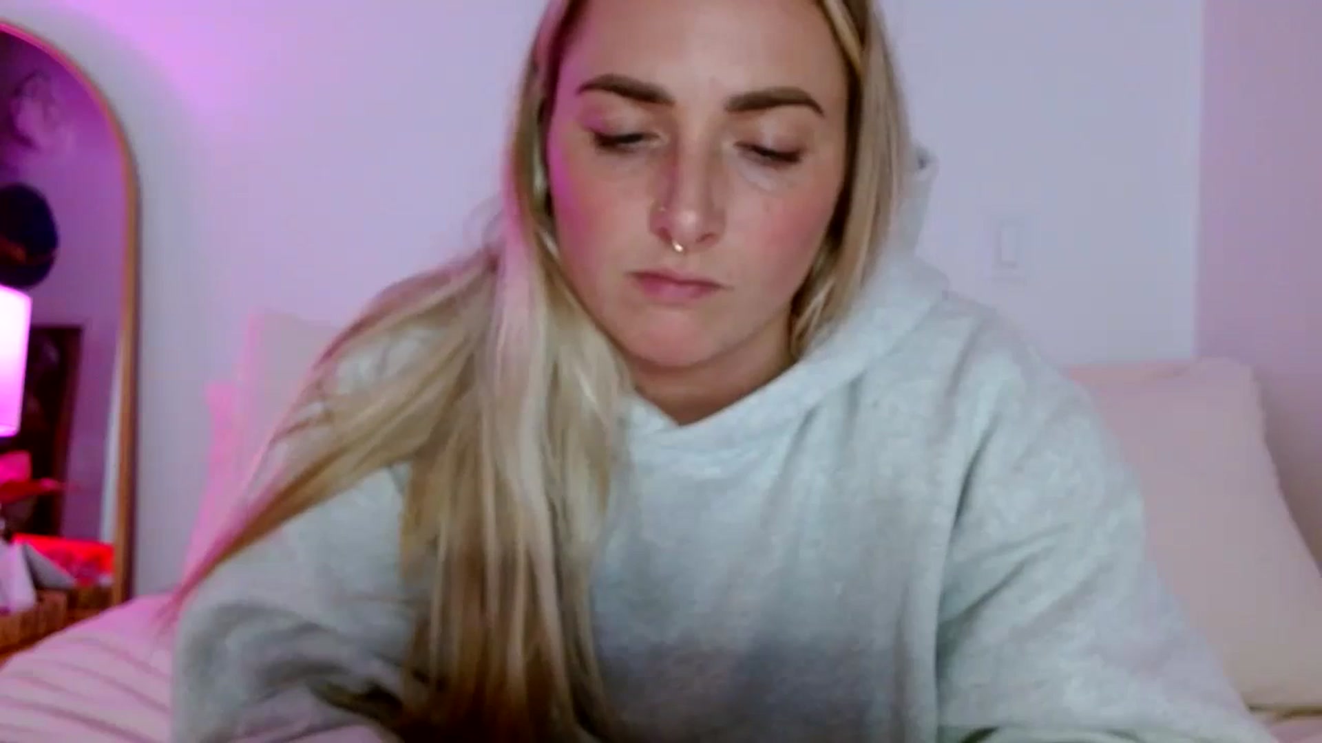 Gallery image thumbnail from OliviaQuinnn's myfreecams stream on, 01/09/2024, 06:20 image 14 of 20