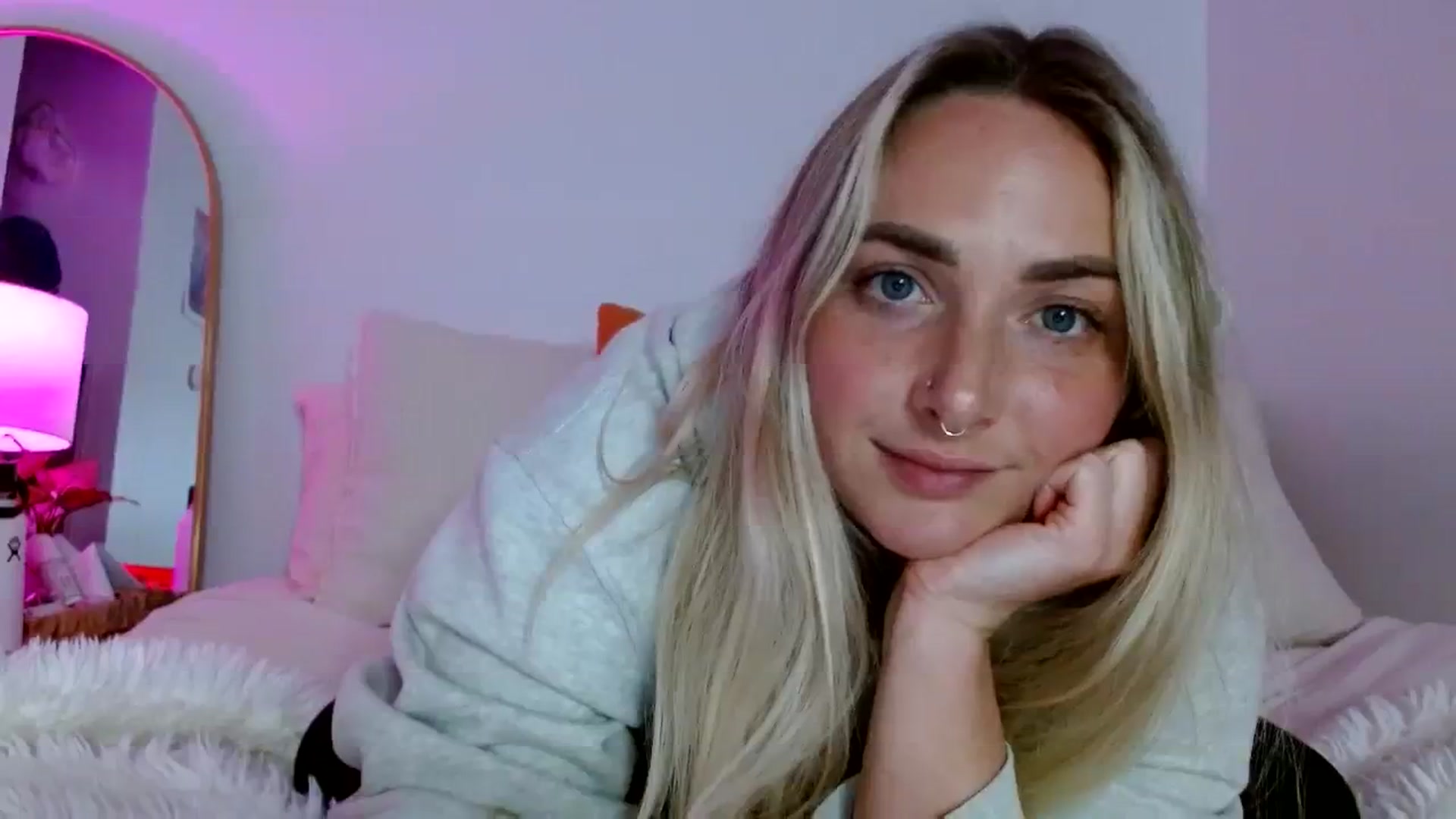 Gallery image thumbnail from OliviaQuinnn's myfreecams stream on, 01/09/2024, 06:20 image 9 of 20