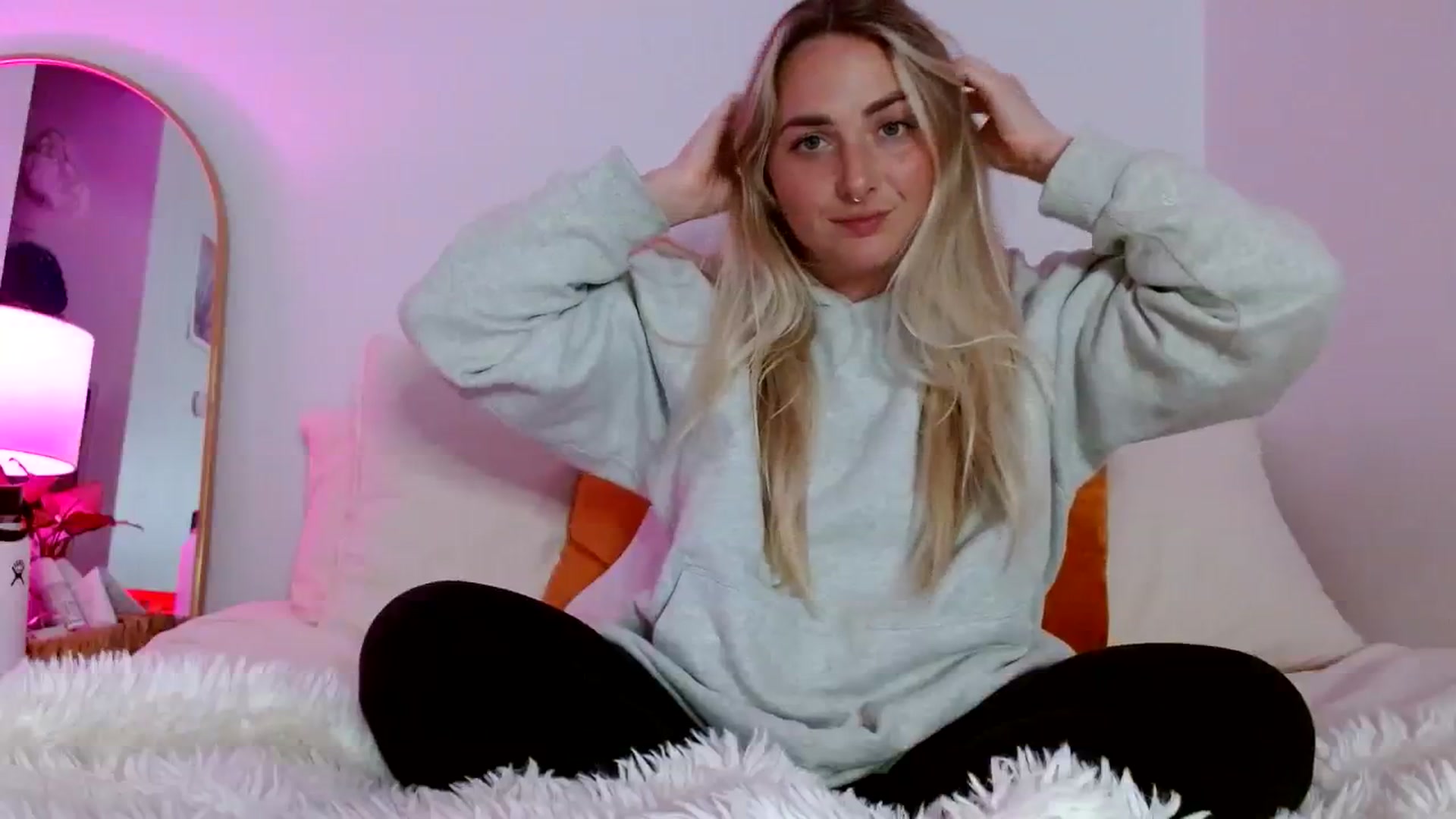 Gallery image thumbnail from OliviaQuinnn's myfreecams stream on, 01/09/2024, 06:20 image 8 of 20