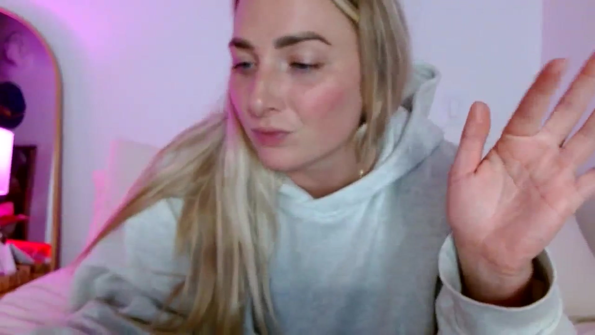 Gallery image thumbnail from OliviaQuinnn's myfreecams stream on, 01/09/2024, 06:20 image 13 of 20