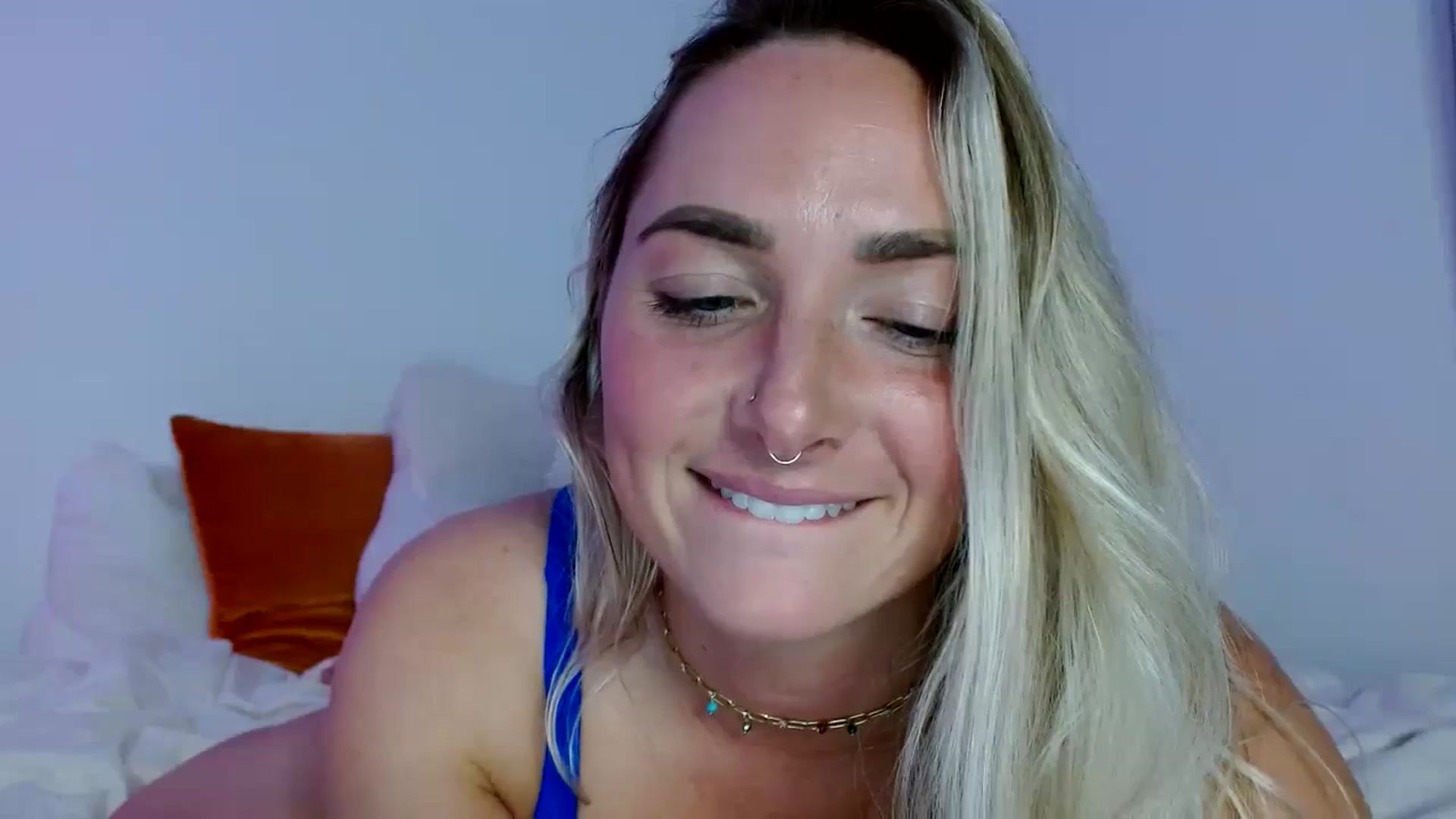 Gallery image thumbnail from OliviaQuinnn's myfreecams stream on, 01/13/2024, 08:44 image 18 of 20