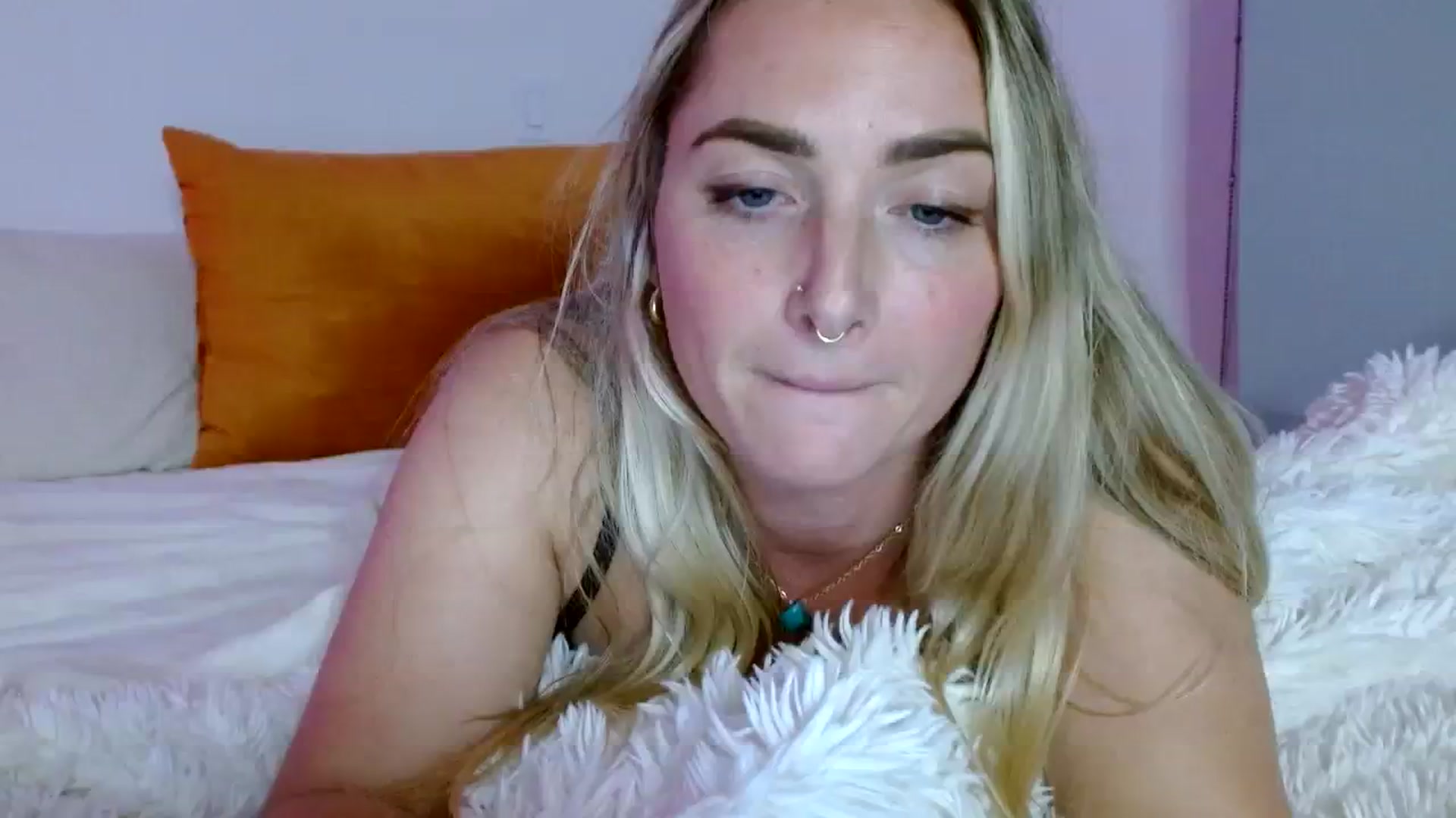 Gallery image thumbnail from OliviaQuinnn's myfreecams stream on, 01/29/2024, 07:25 image 5 of 20