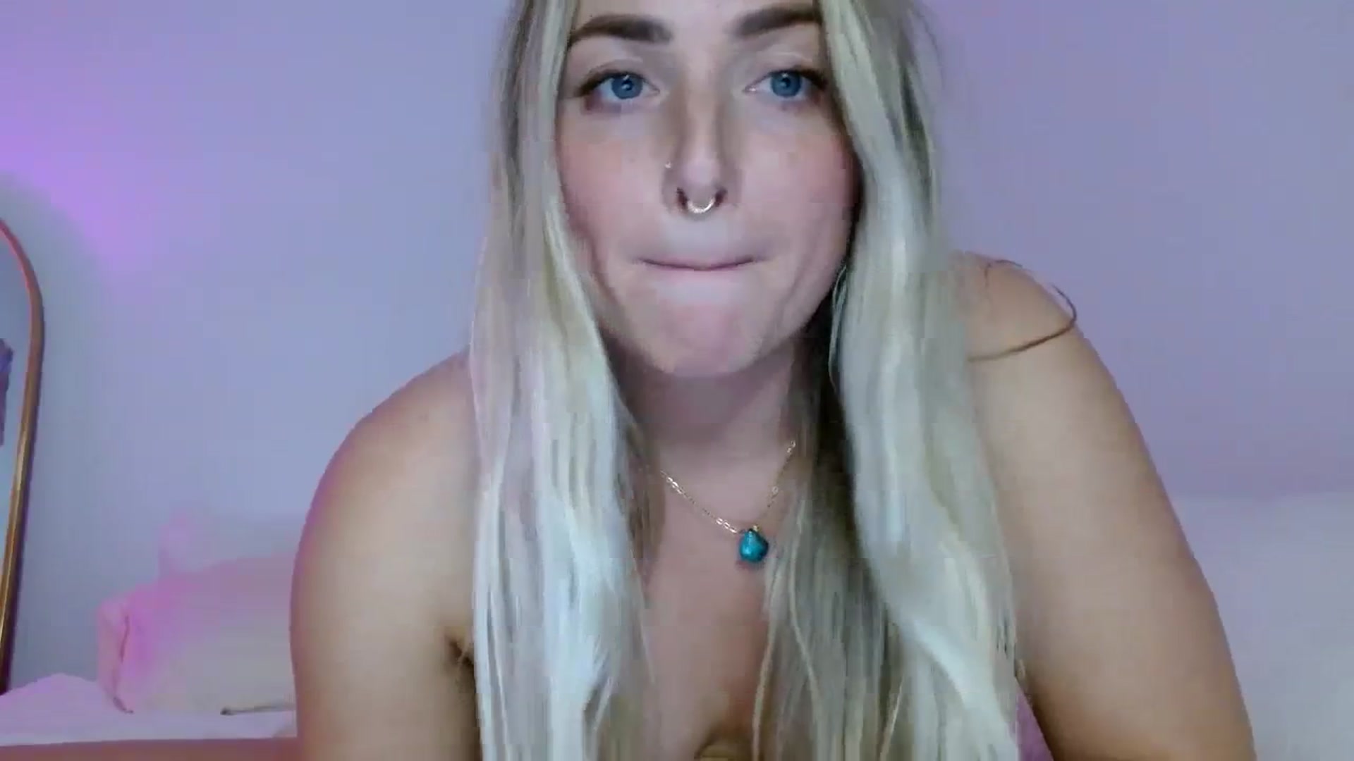 Gallery image thumbnail from OliviaQuinnn's myfreecams stream on, 01/29/2024, 07:25 image 19 of 20