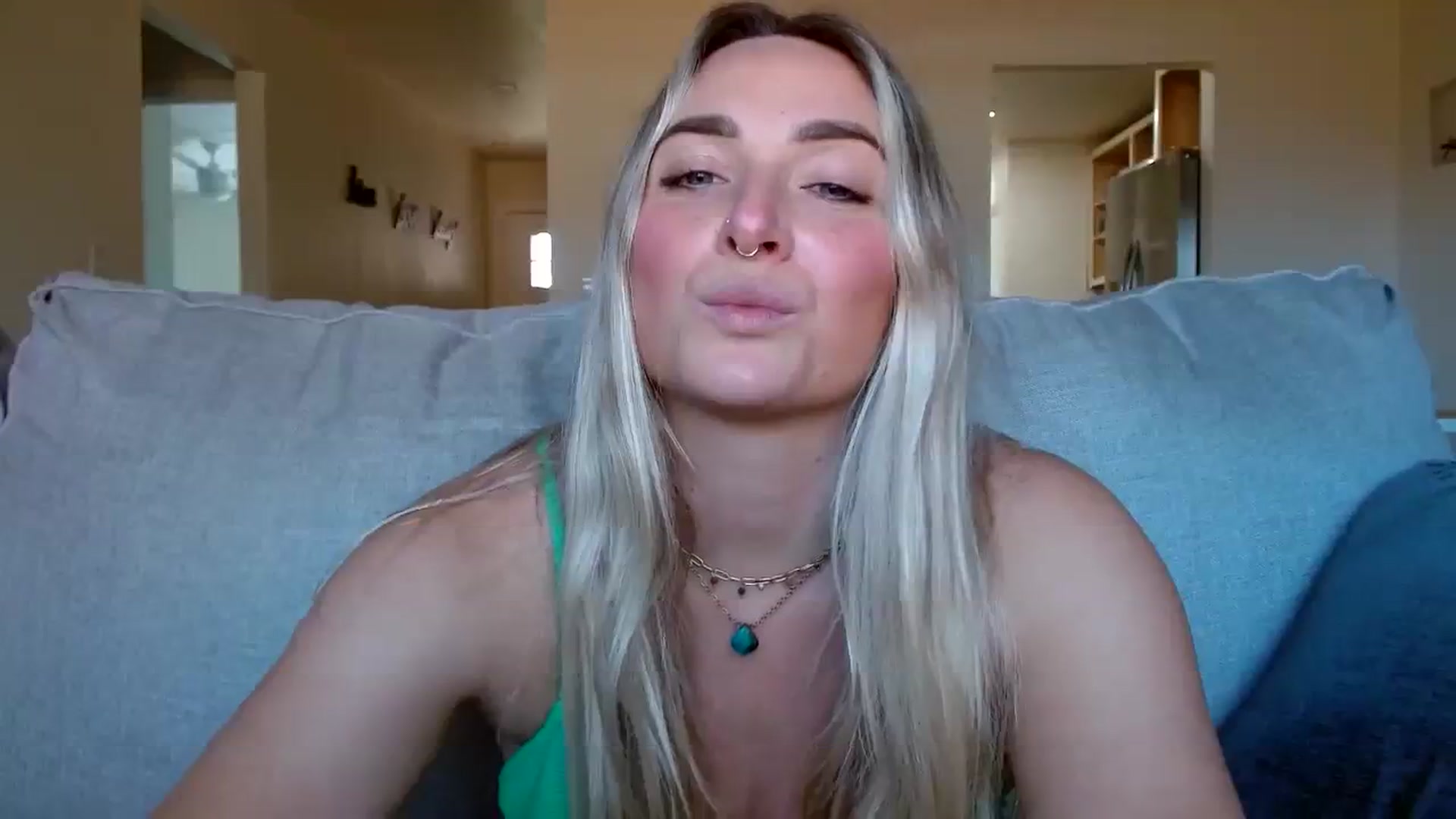 Gallery image thumbnail from OliviaQuinnn's myfreecams stream on, 02/05/2024, 20:57 image 4 of 20