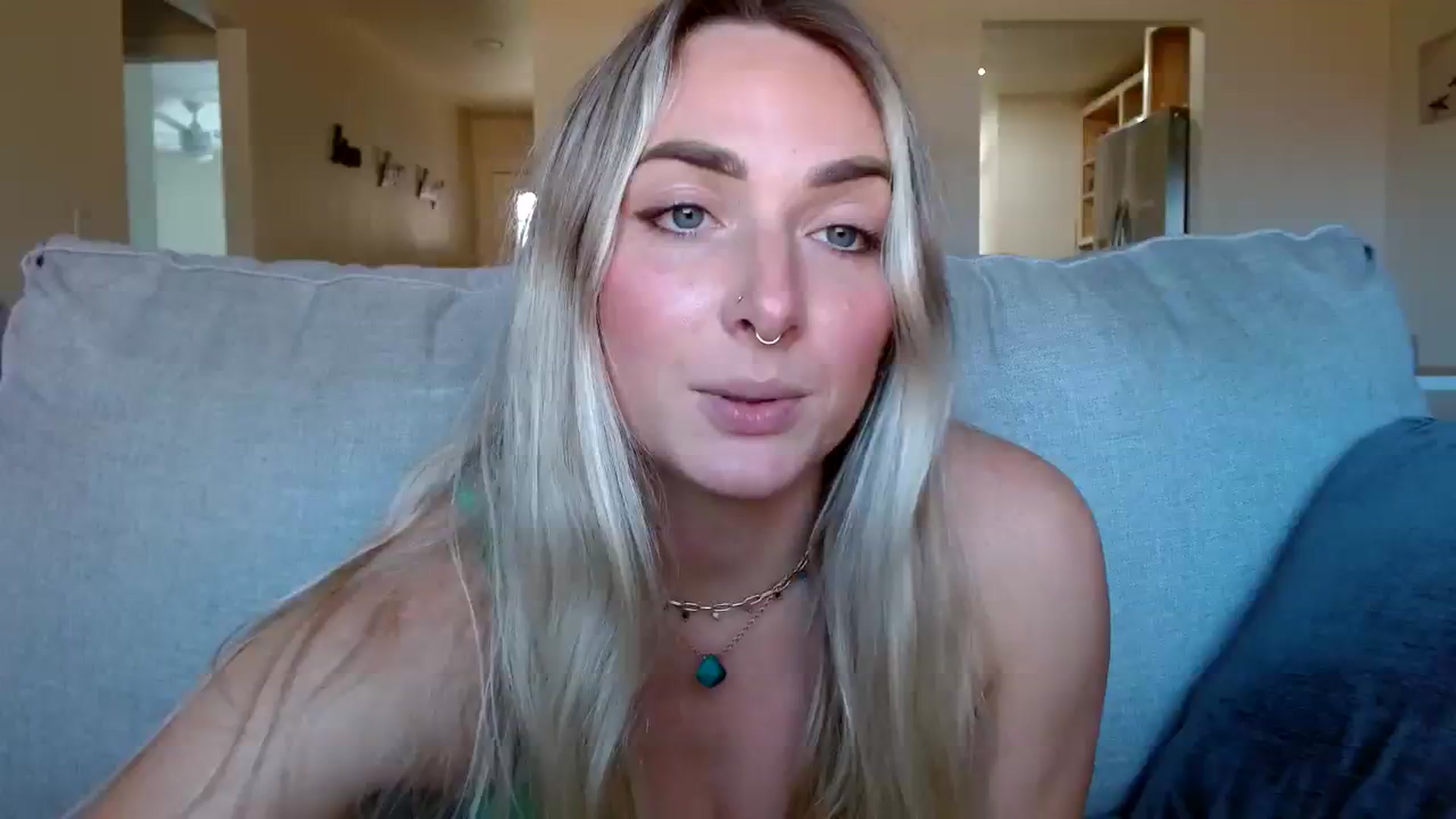 Gallery image thumbnail from OliviaQuinnn's myfreecams stream on, 02/05/2024, 20:57 image 5 of 20