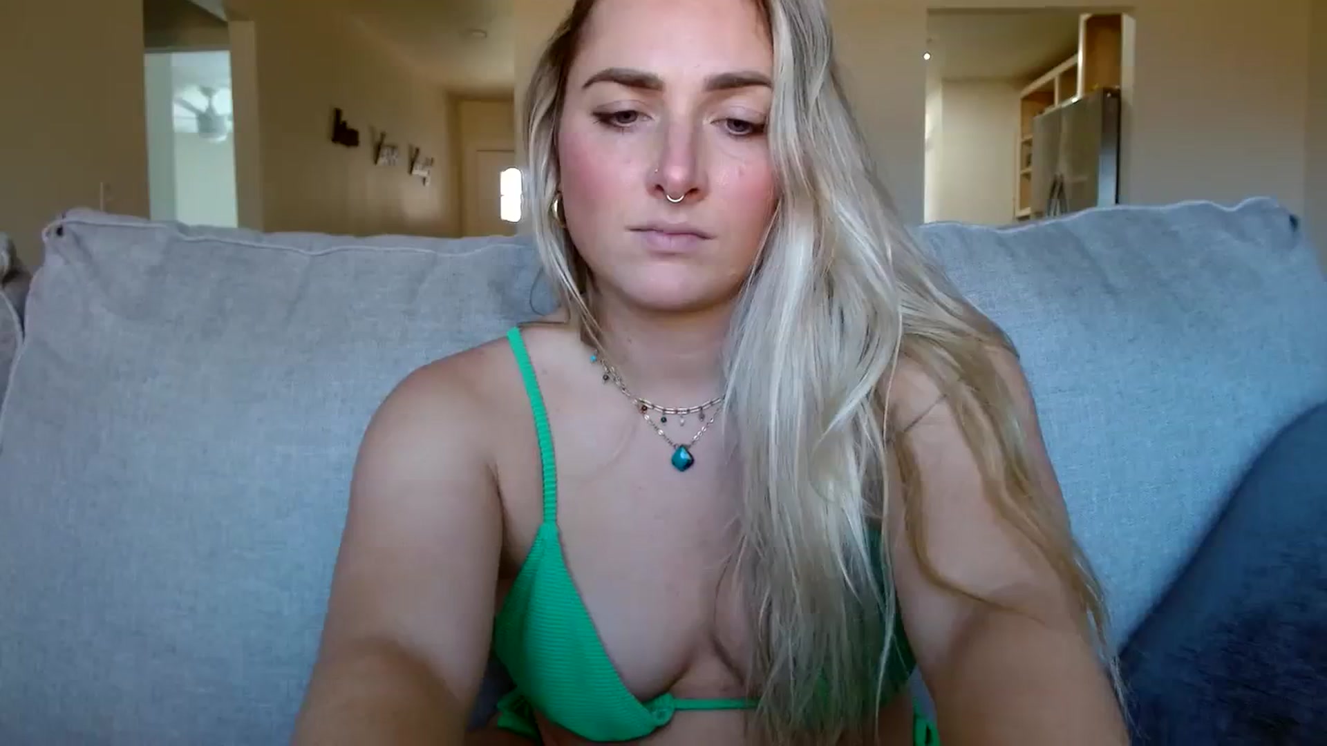 Gallery image thumbnail from OliviaQuinnn's myfreecams stream on, 02/05/2024, 20:57 image 16 of 20
