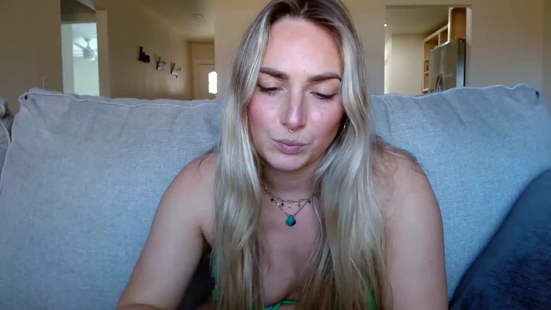 Gallery image thumbnail from OliviaQuinnn's myfreecams stream on, 02/05/2024, 20:57 image 20 of 20