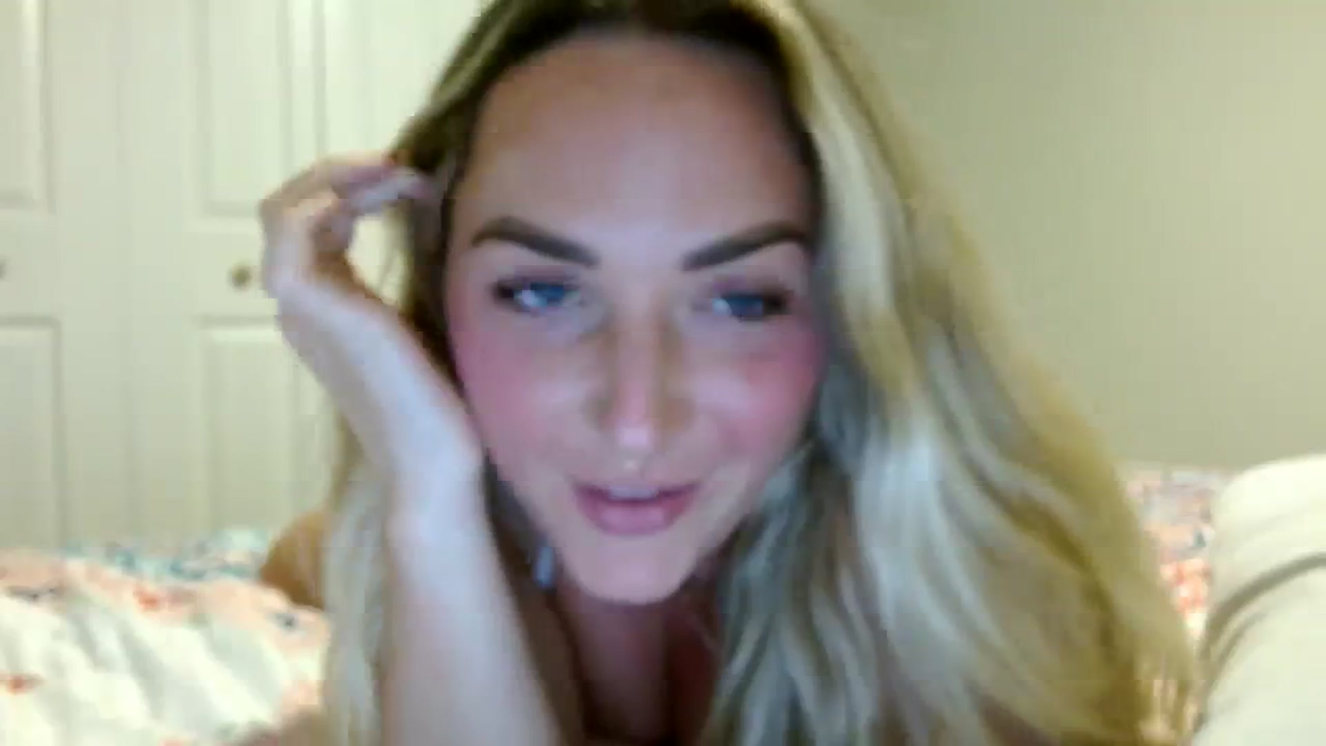Gallery image thumbnail from OliviaQuinnn's myfreecams stream on, 02/07/2024, 04:29 image 12 of 20