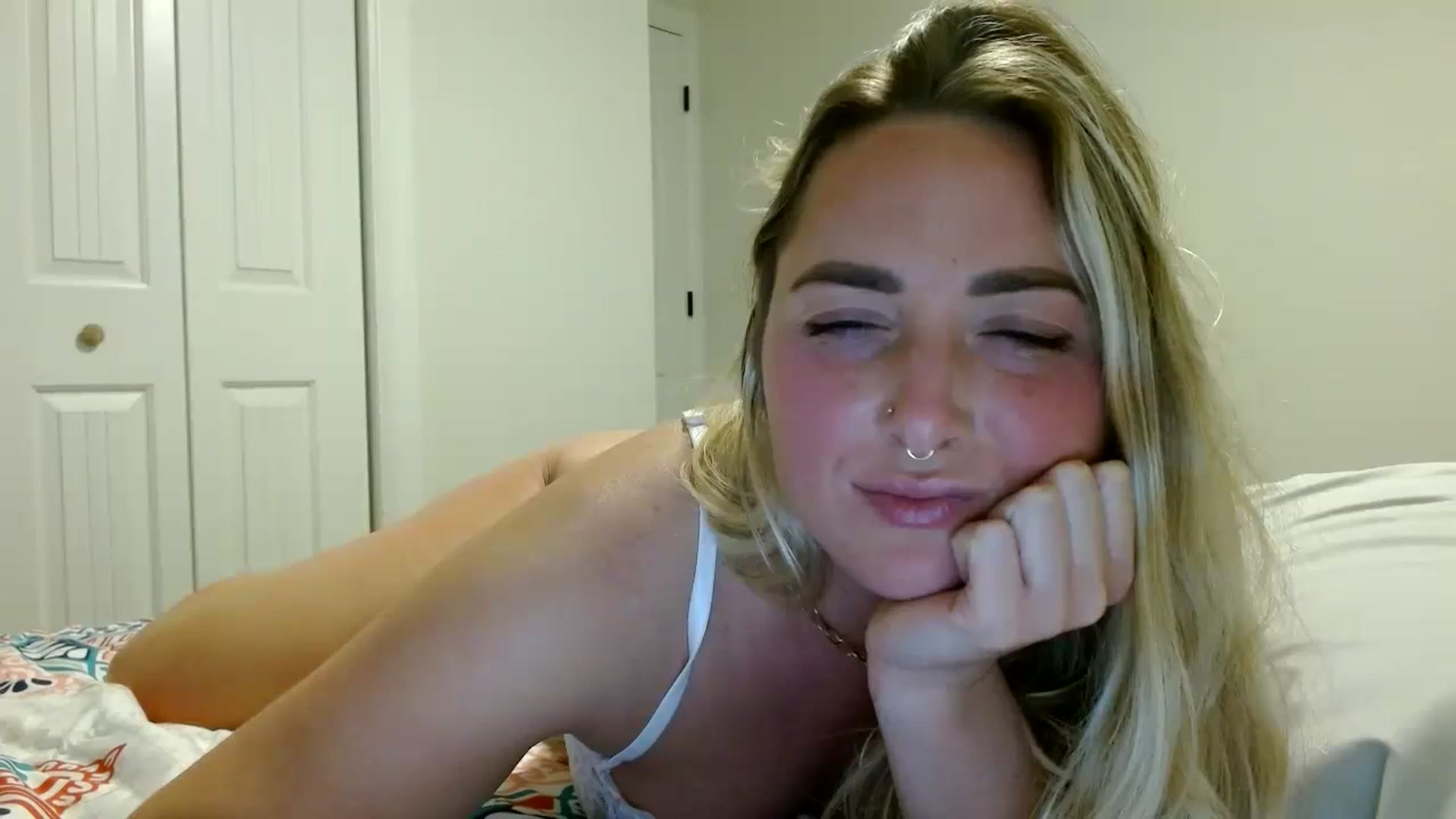 Gallery image thumbnail from OliviaQuinnn's myfreecams stream on, 02/07/2024, 04:29 image 18 of 20