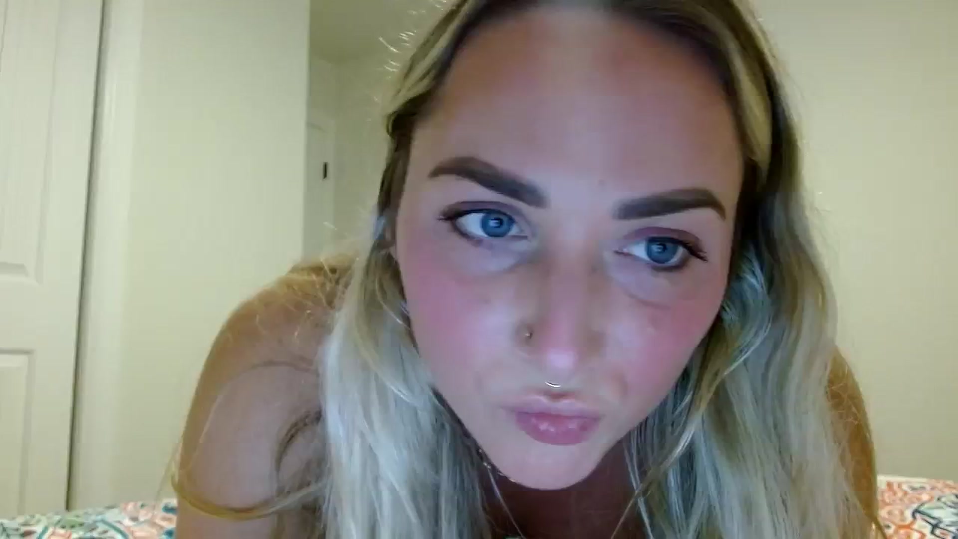 Gallery image thumbnail from OliviaQuinnn's myfreecams stream on, 02/07/2024, 04:29 image 1 of 20