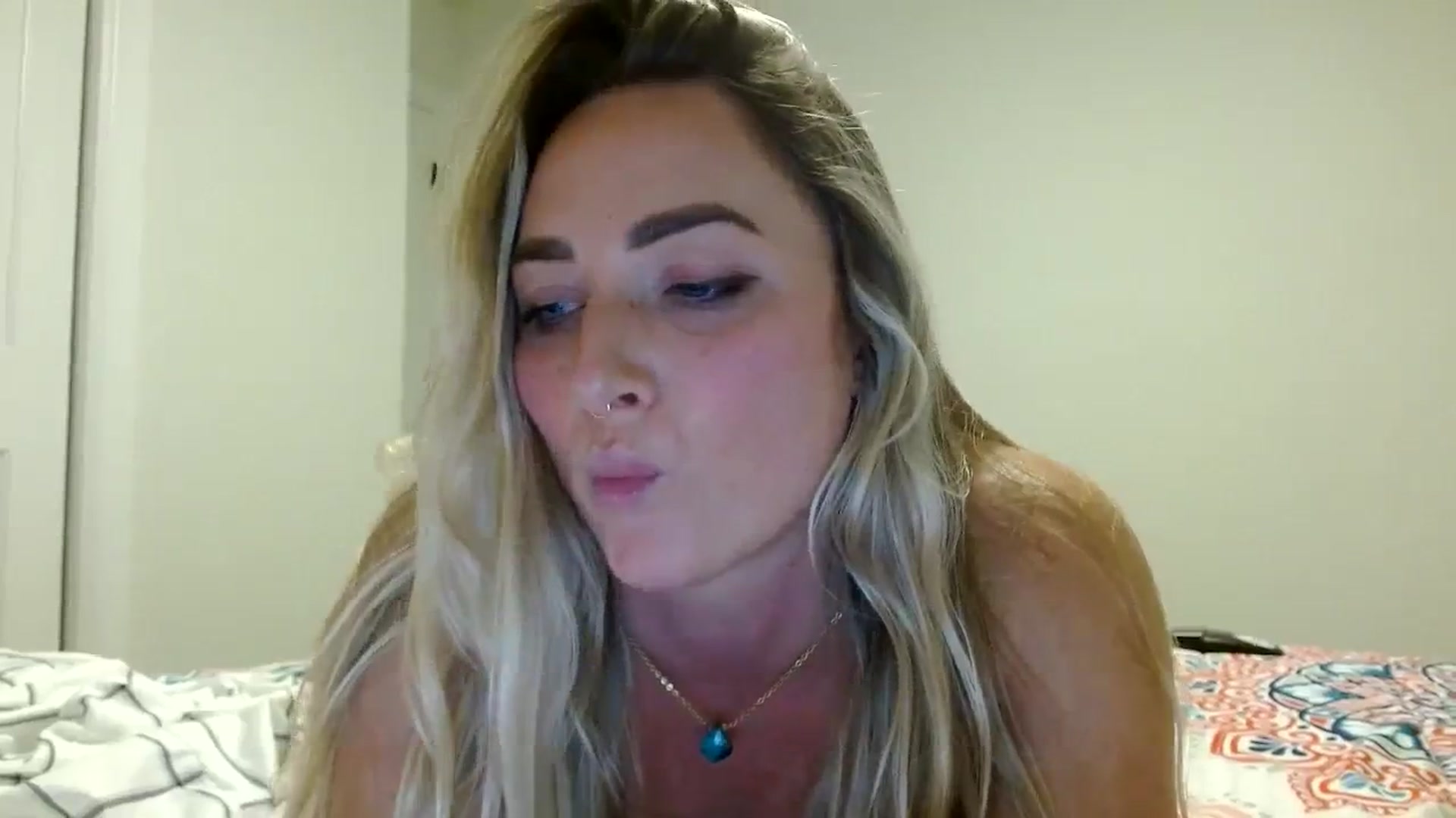 Gallery image thumbnail from OliviaQuinnn's myfreecams stream on, 02/10/2024, 06:14 image 12 of 20
