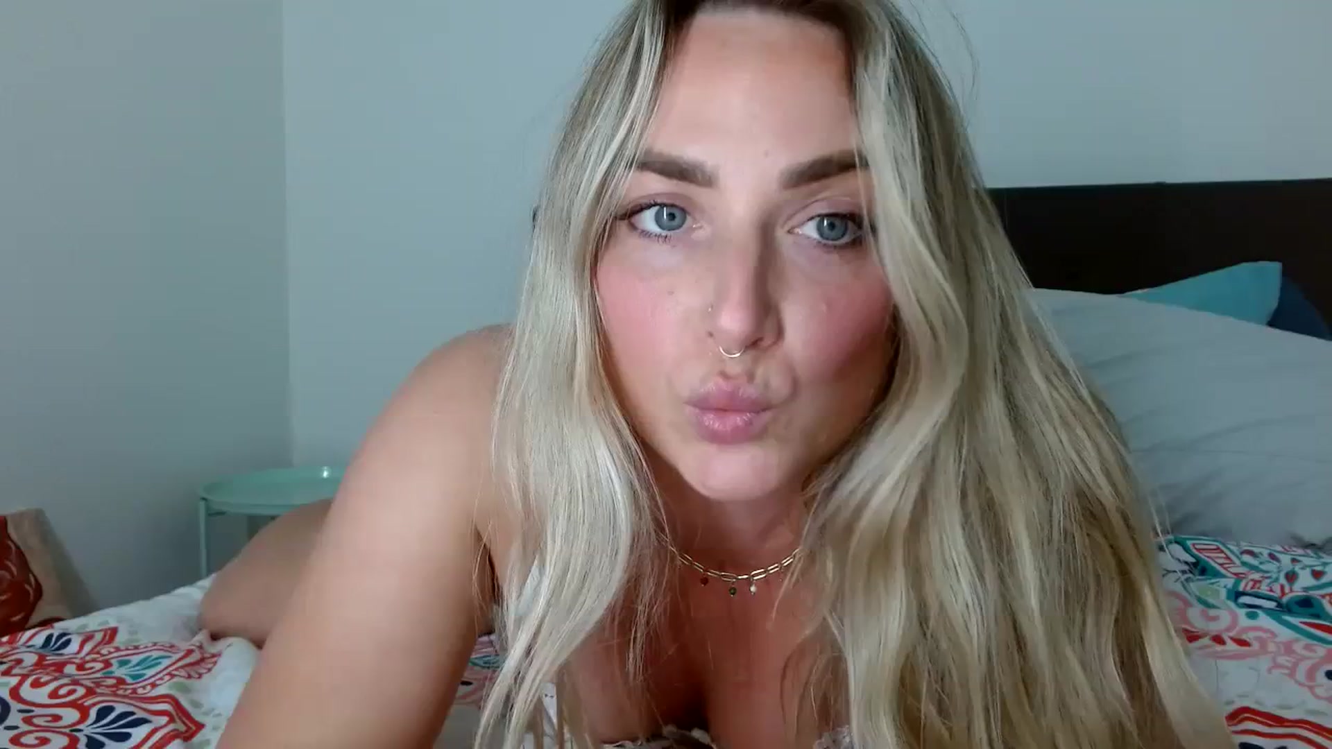 Gallery image thumbnail from OliviaQuinnn's myfreecams stream on, 02/13/2024, 04:50 image 12 of 20