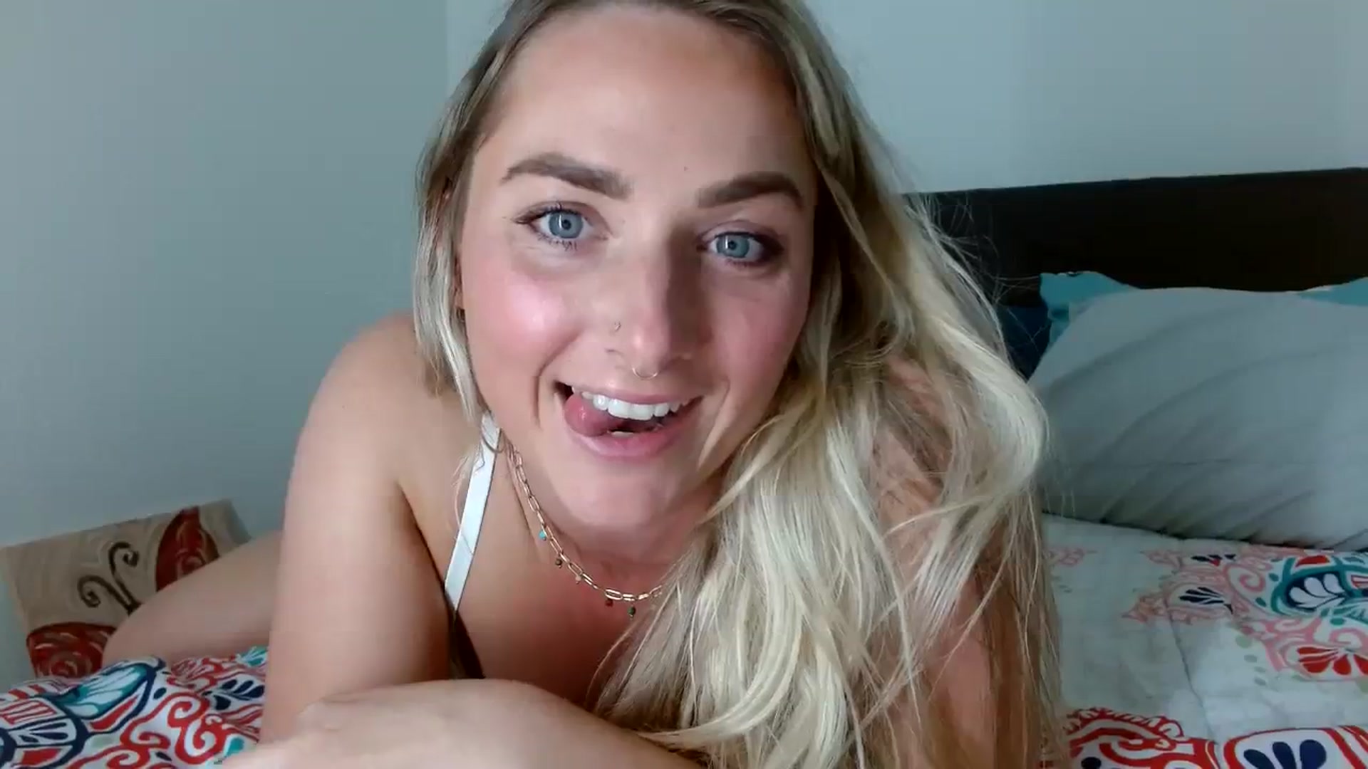Gallery image thumbnail from OliviaQuinnn's myfreecams stream on, 02/13/2024, 04:50 image 4 of 20