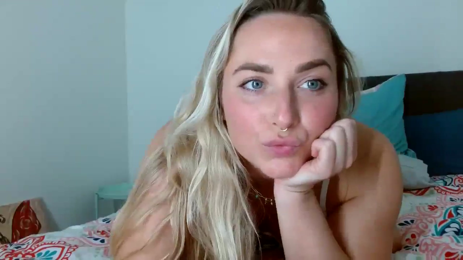 Gallery image thumbnail from OliviaQuinnn's myfreecams stream on, 02/13/2024, 06:05 image 7 of 20