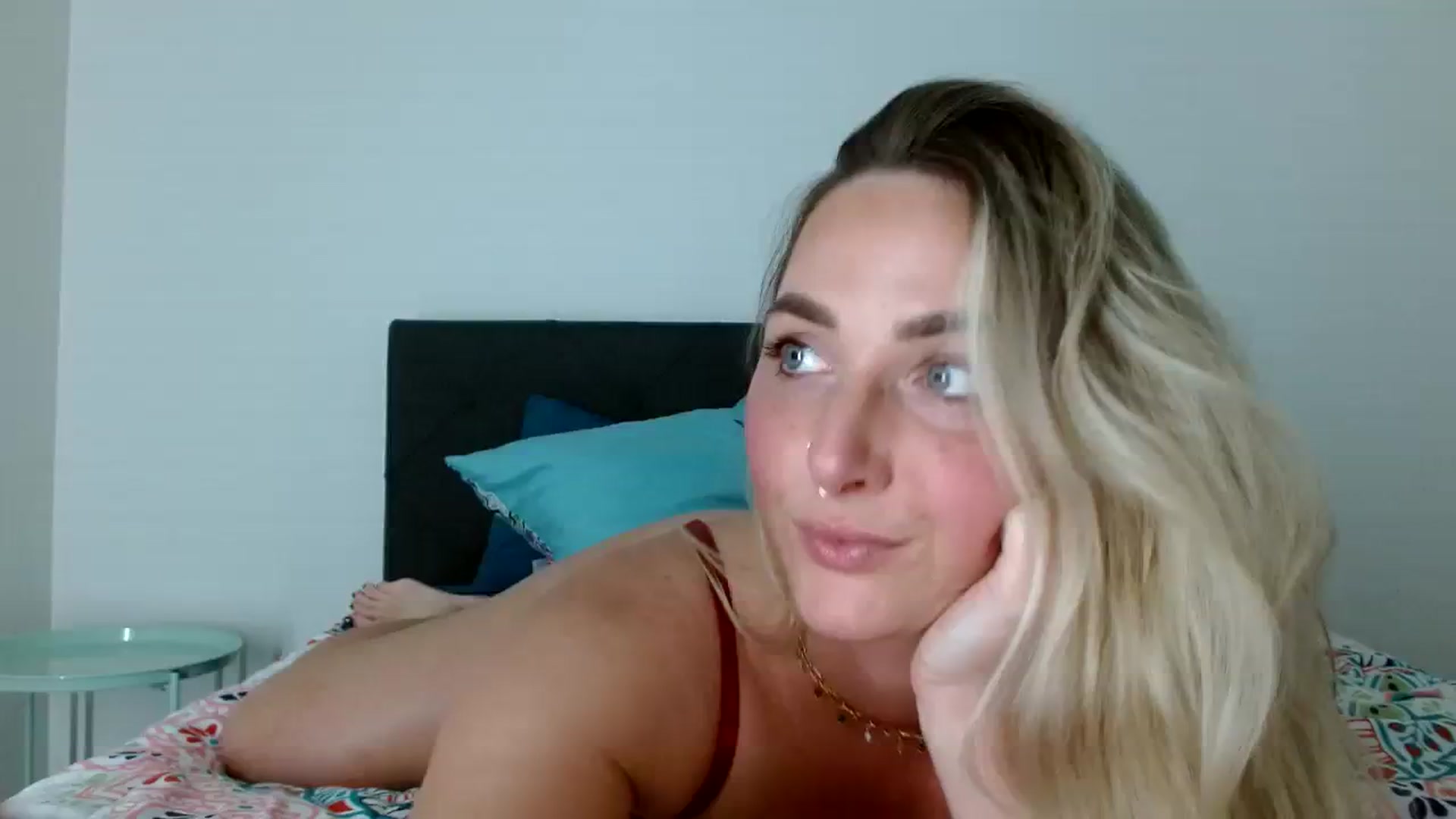 Gallery image thumbnail from OliviaQuinnn's myfreecams stream on, 02/14/2024, 05:14 image 1 of 20