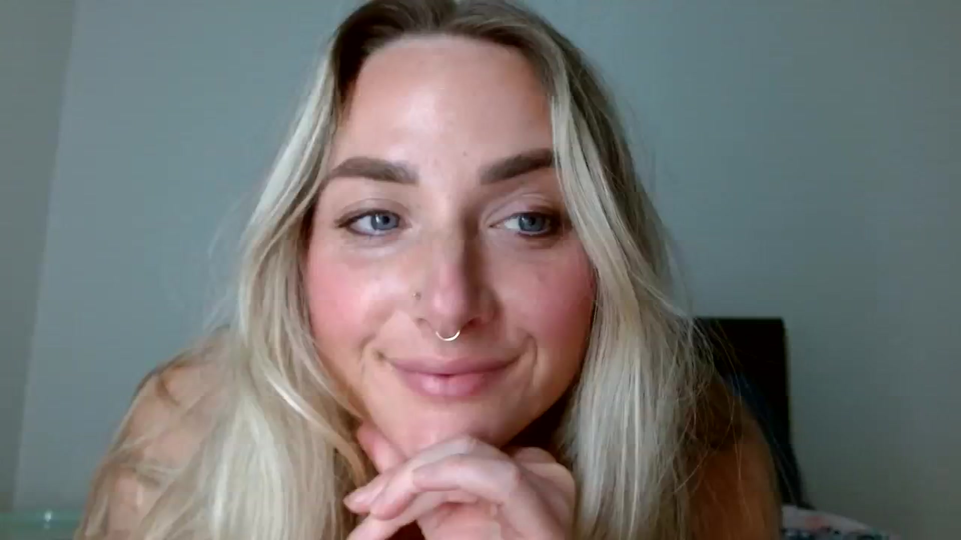 Gallery image thumbnail from OliviaQuinnn's myfreecams stream on, 02/14/2024, 05:14 image 8 of 20