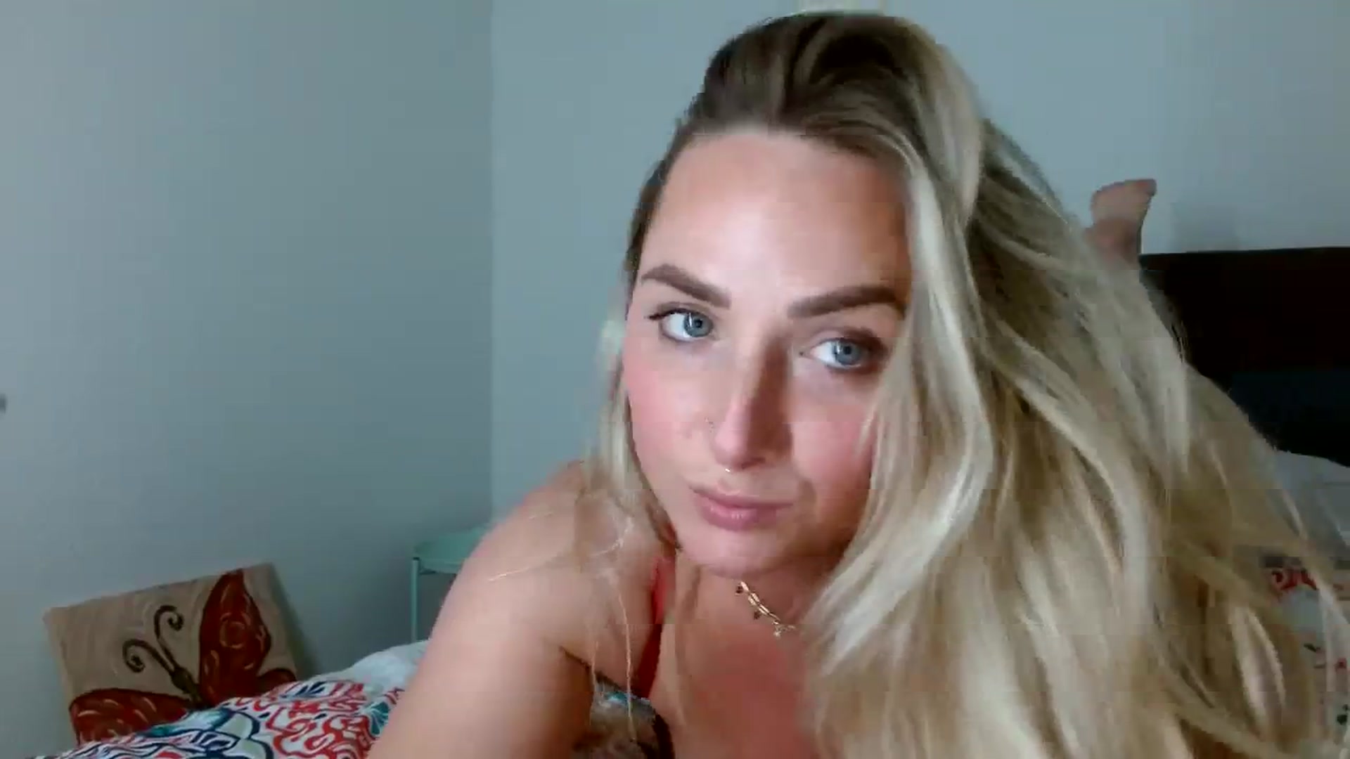 Gallery image thumbnail from OliviaQuinnn's myfreecams stream on, 02/14/2024, 05:14 image 2 of 20