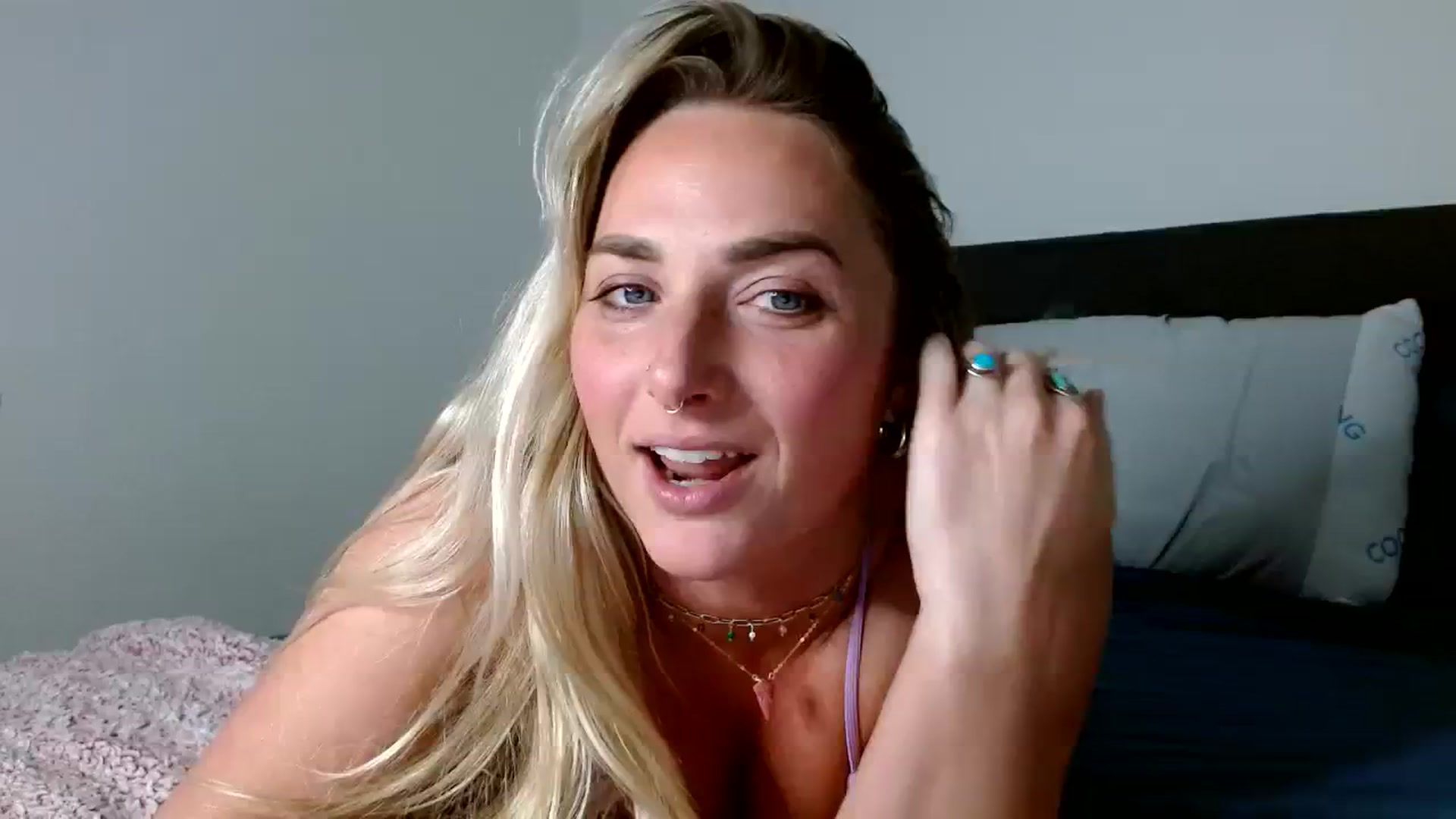 Gallery image thumbnail from OliviaQuinnn's myfreecams stream on, 03/03/2024, 04:53 image 10 of 20