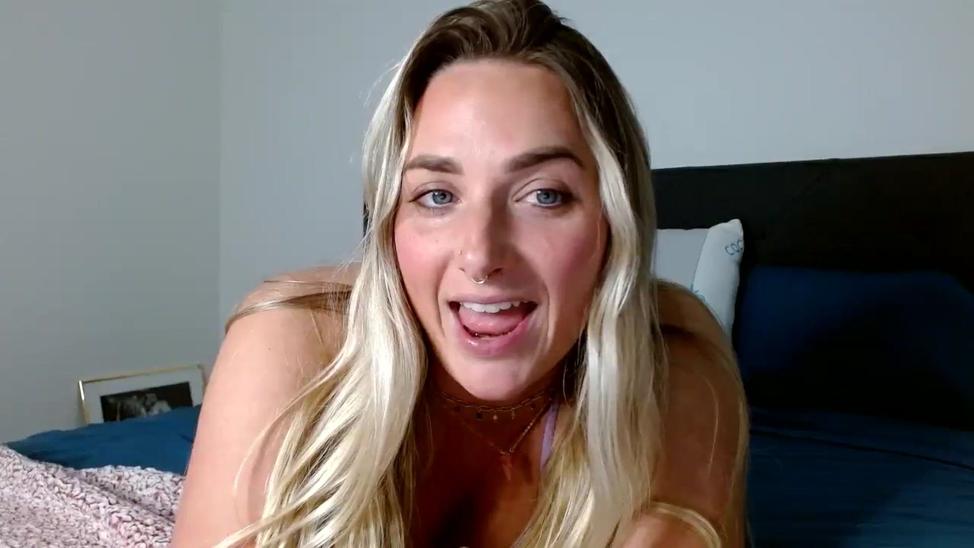 Gallery image thumbnail from OliviaQuinnn's myfreecams stream on, 03/03/2024, 04:53 image 17 of 20