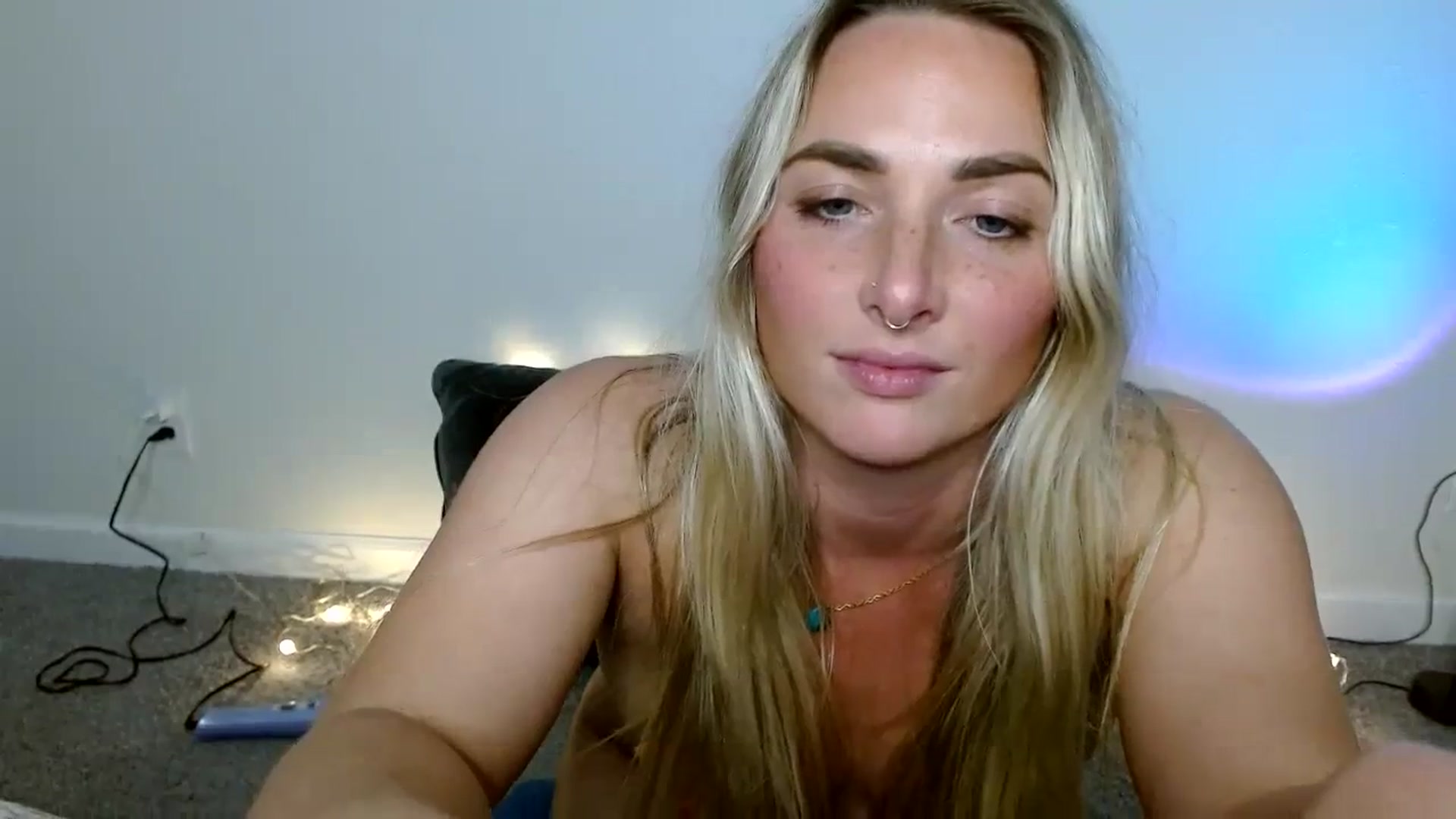 Gallery image thumbnail from OliviaQuinnn's myfreecams stream on, 03/04/2024, 04:09 image 12 of 20