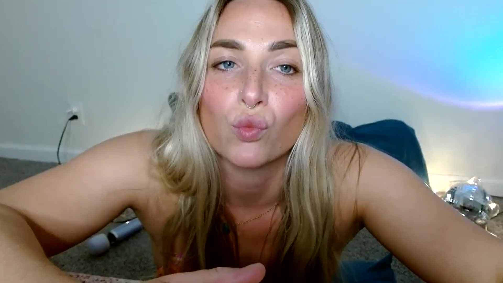 Gallery image thumbnail from OliviaQuinnn's myfreecams stream on, 03/04/2024, 04:09 image 18 of 20