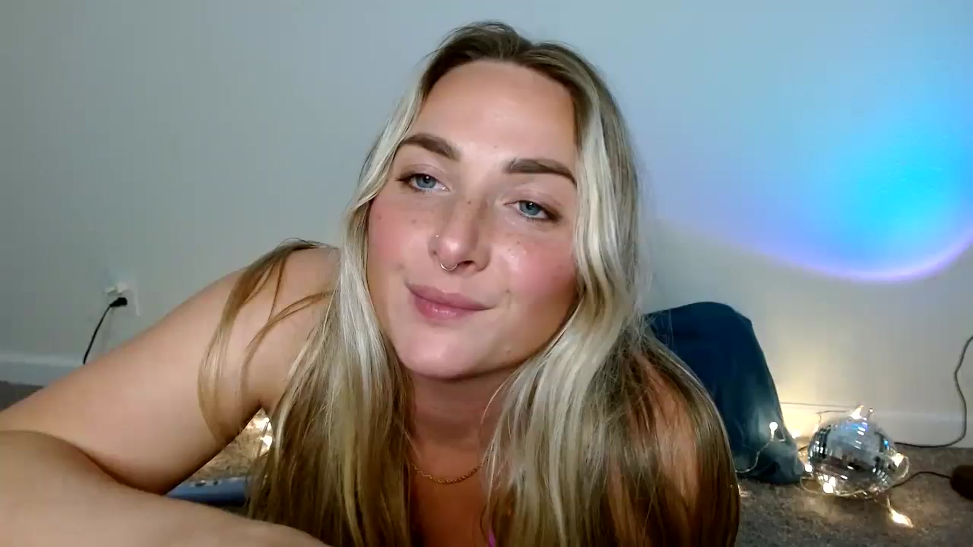 Gallery image thumbnail from OliviaQuinnn's myfreecams stream on, 03/04/2024, 04:09 image 13 of 20