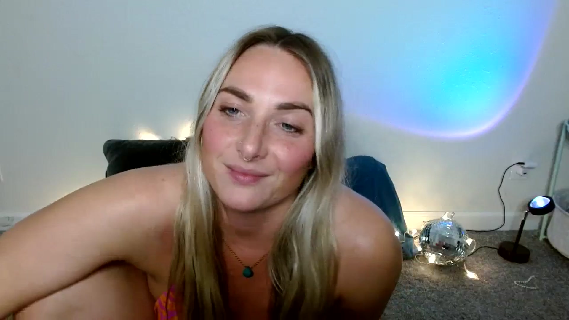 Gallery image thumbnail from OliviaQuinnn's myfreecams stream on, 03/04/2024, 05:42 image 10 of 20