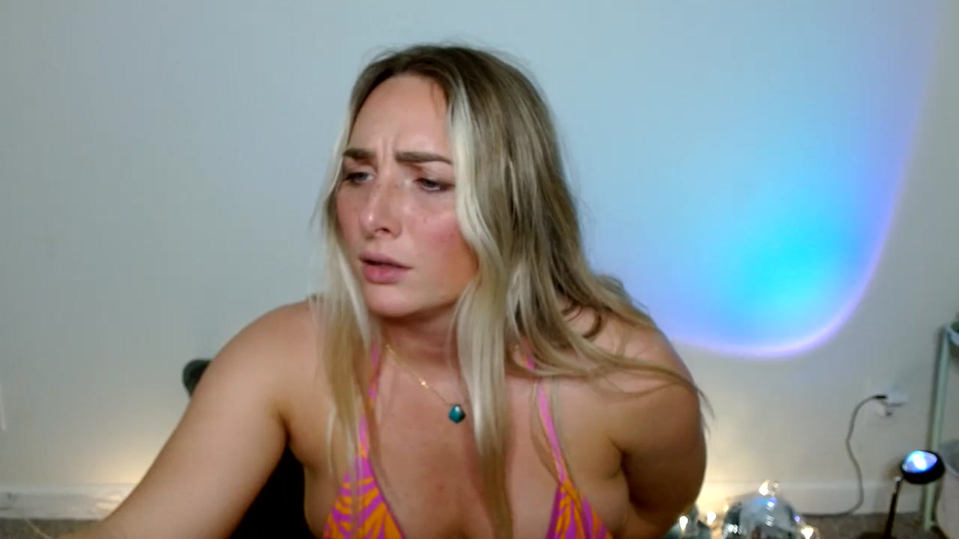 Gallery image thumbnail from OliviaQuinnn's myfreecams stream on, 03/04/2024, 05:42 image 6 of 20
