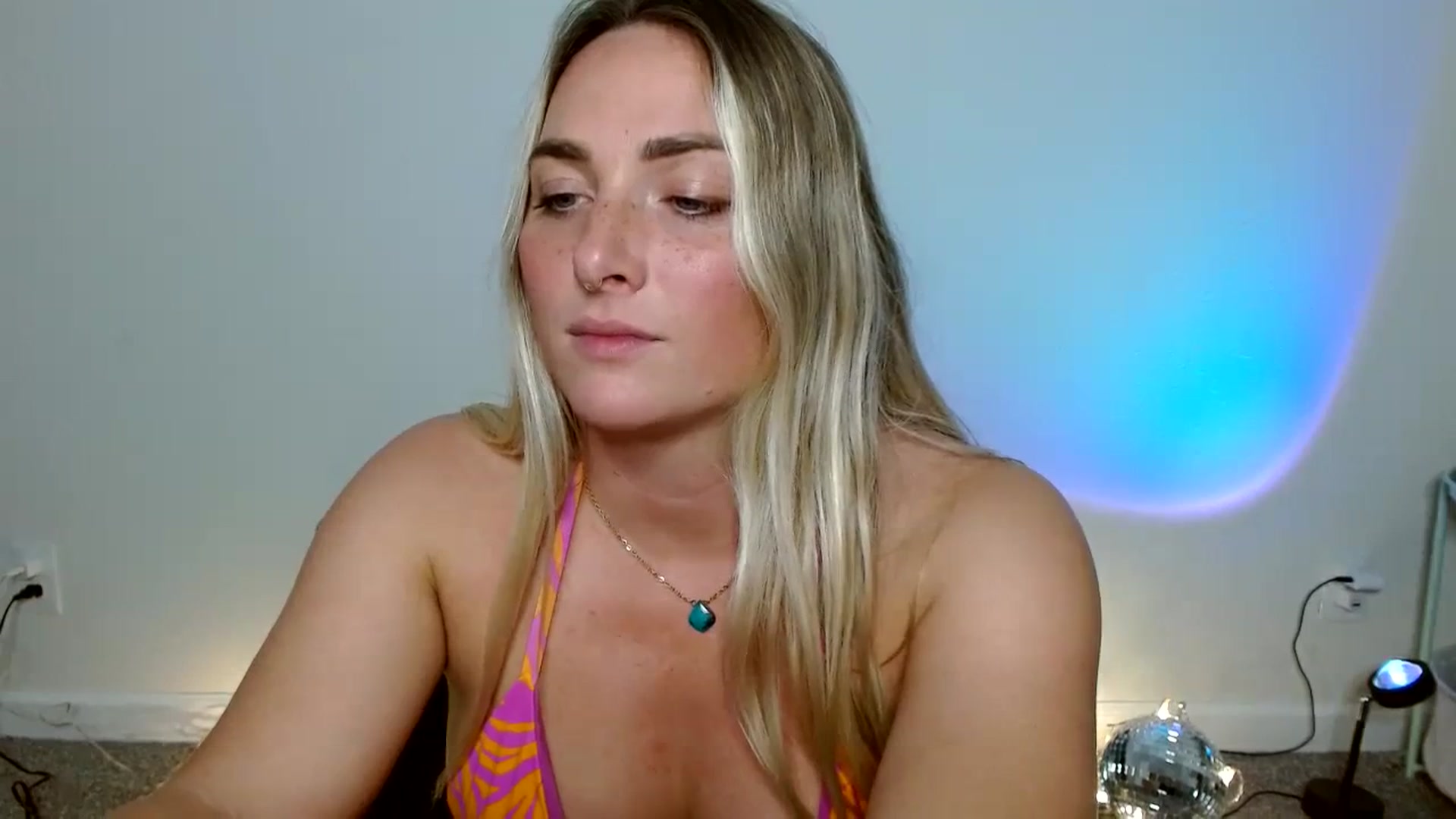 Gallery image thumbnail from OliviaQuinnn's myfreecams stream on, 03/04/2024, 05:42 image 12 of 20