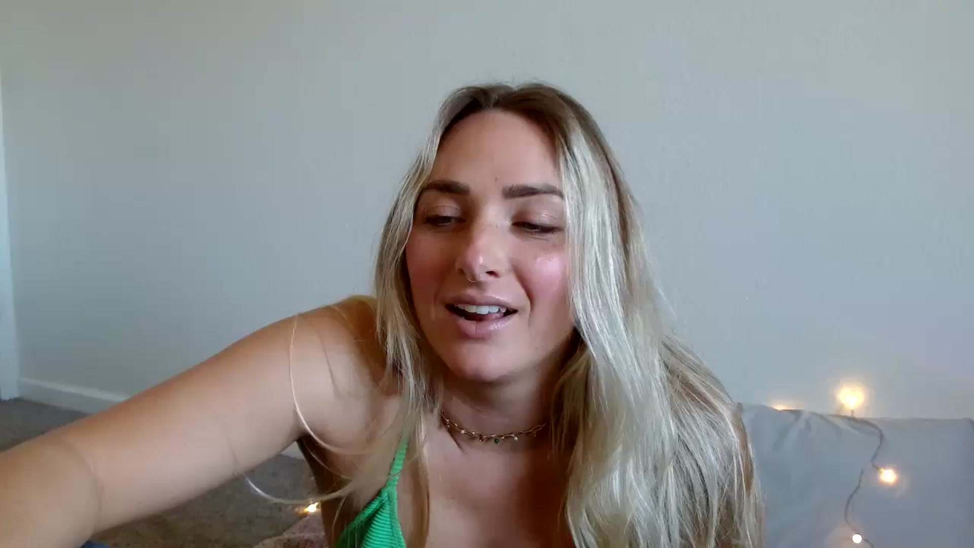 Gallery image thumbnail from OliviaQuinnn's myfreecams stream on, 03/05/2024, 20:48 image 6 of 20
