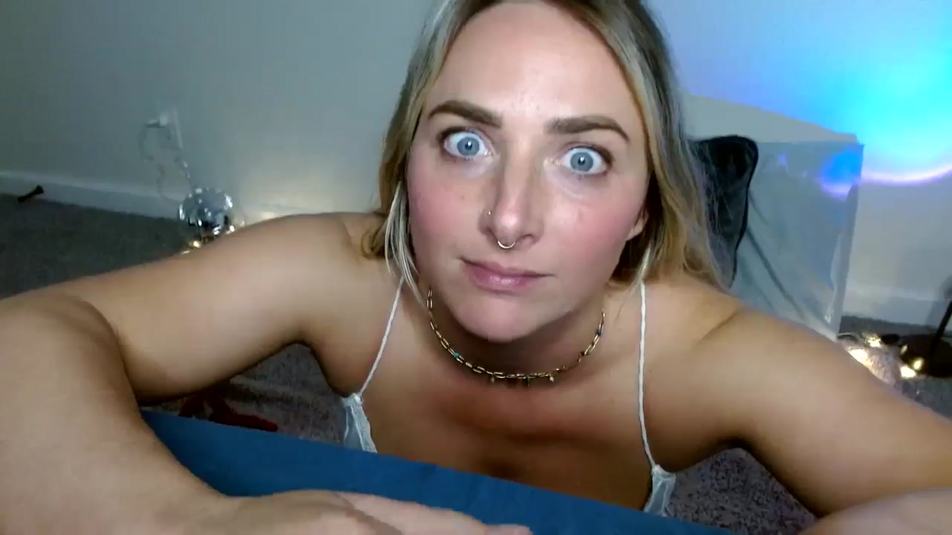 Gallery image thumbnail from OliviaQuinnn's myfreecams stream on, 03/07/2024, 04:50 image 18 of 20