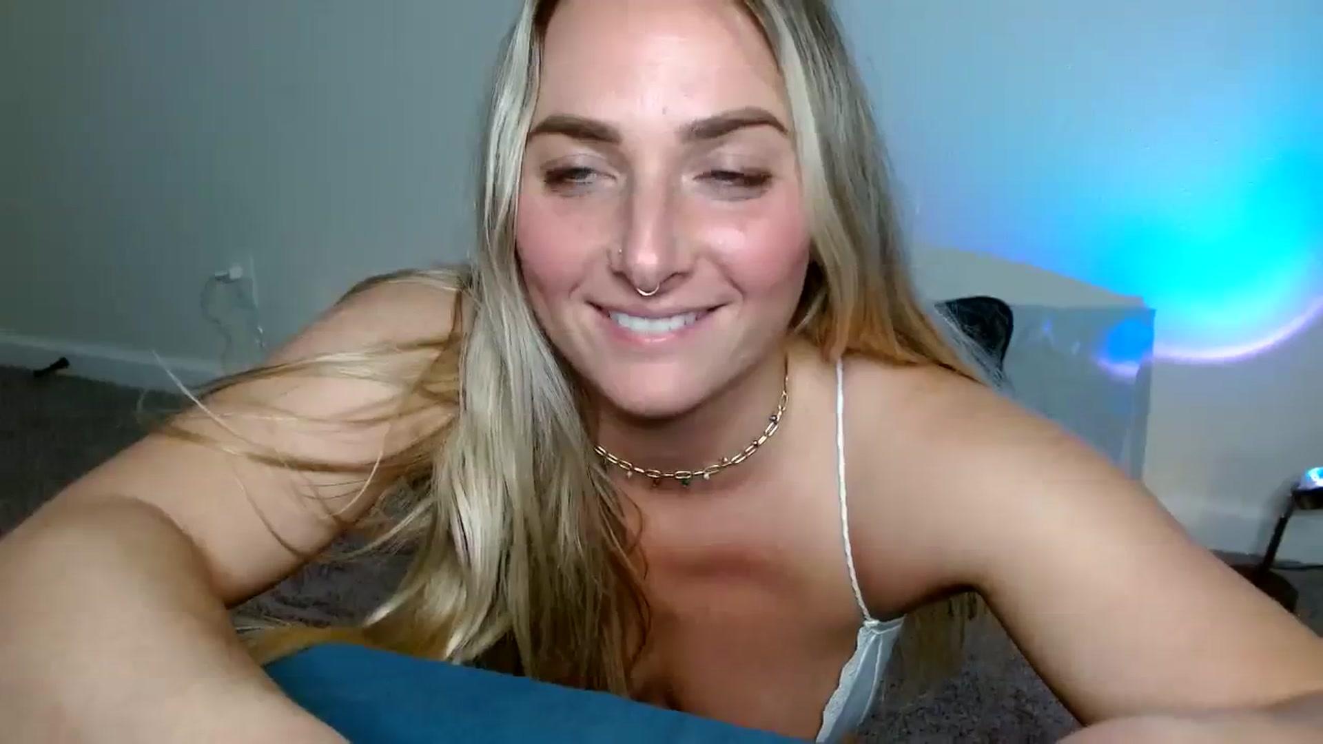Gallery image thumbnail from OliviaQuinnn's myfreecams stream on, 03/07/2024, 04:50 image 7 of 20