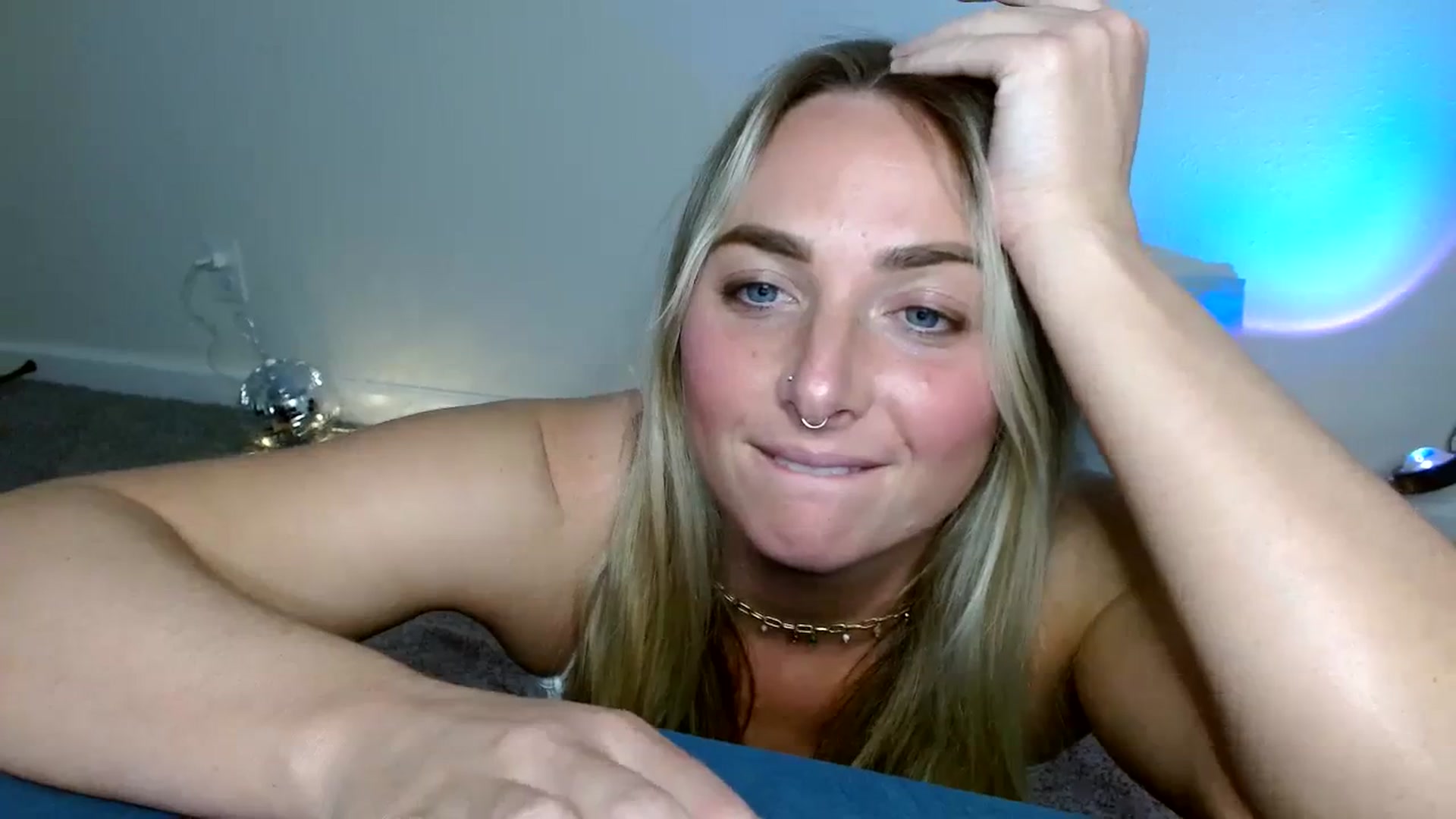 Gallery image thumbnail from OliviaQuinnn's myfreecams stream on, 03/07/2024, 04:50 image 3 of 20