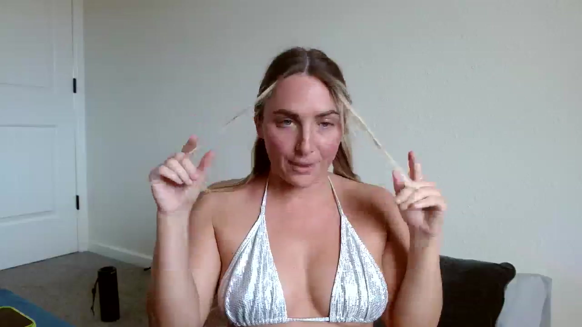 Gallery image thumbnail from OliviaQuinnn's myfreecams stream on, 03/07/2024, 20:24 image 3 of 20
