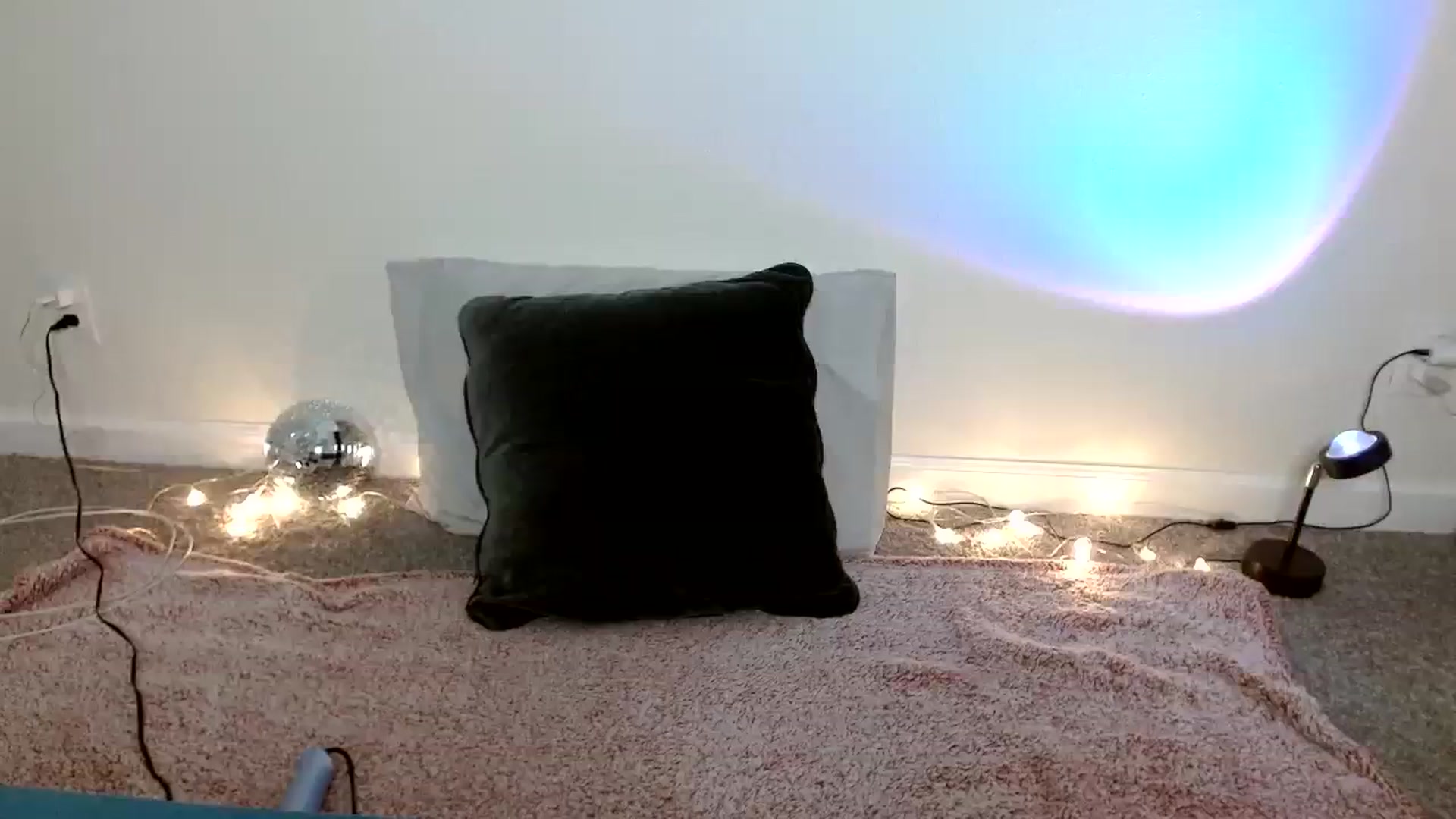 Gallery image thumbnail from OliviaQuinnn's myfreecams stream on, 03/09/2024, 04:44 image 7 of 20