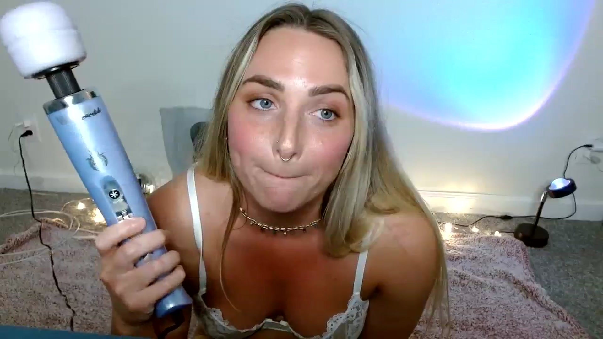 Gallery image thumbnail from OliviaQuinnn's myfreecams stream on, 03/09/2024, 04:44 image 17 of 20