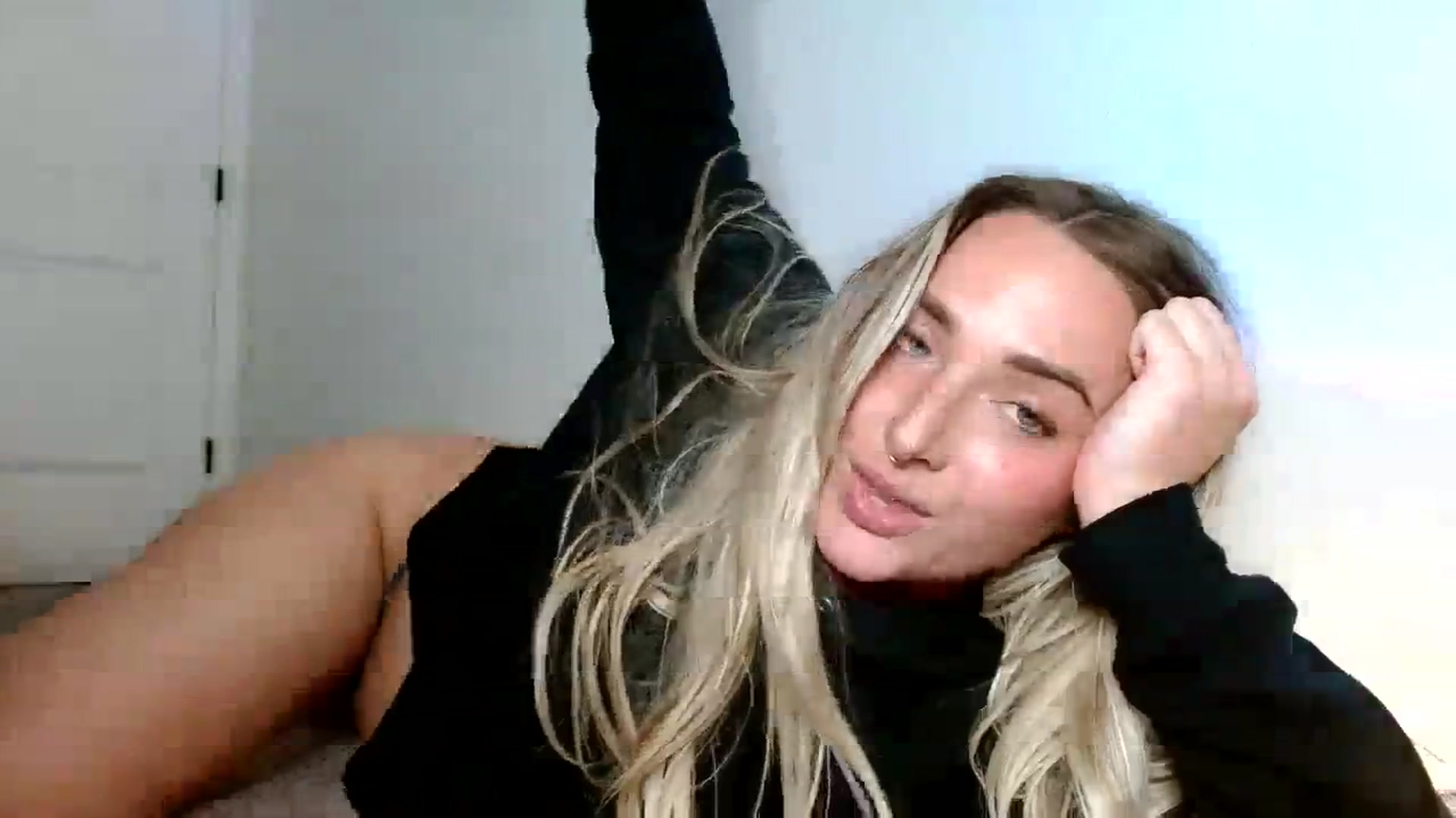 Gallery image thumbnail from OliviaQuinnn's myfreecams stream on, 03/12/2024, 04:02 image 8 of 20